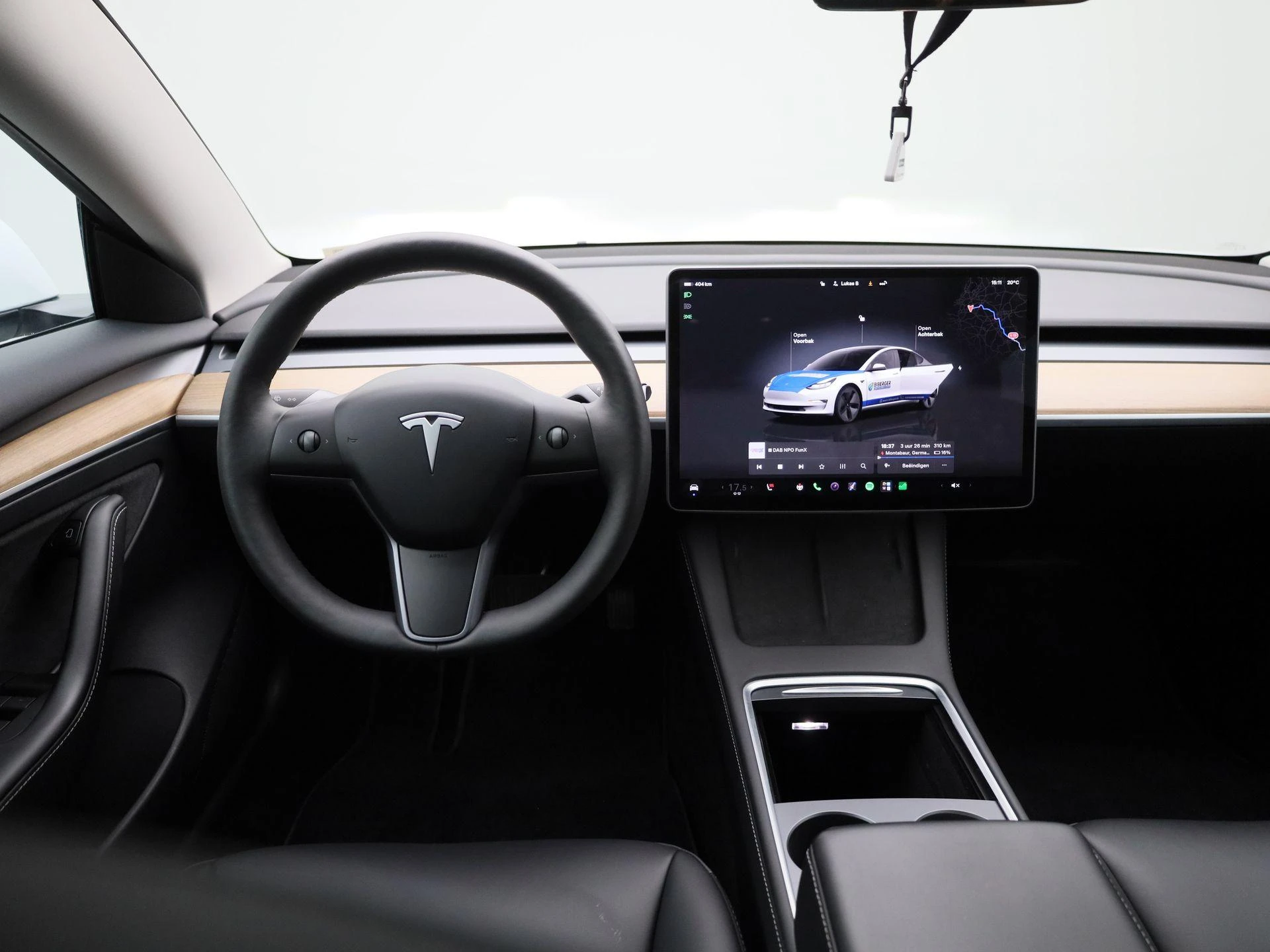 Tesla-Model 3-image-6