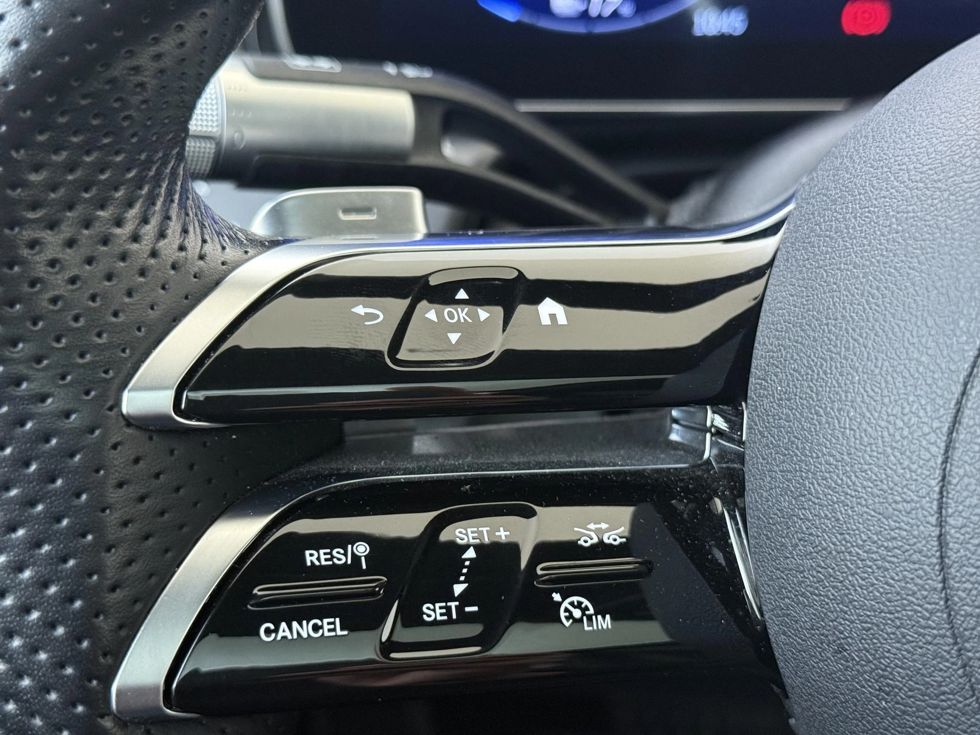 Mercedes-Benz-EQS-image-11