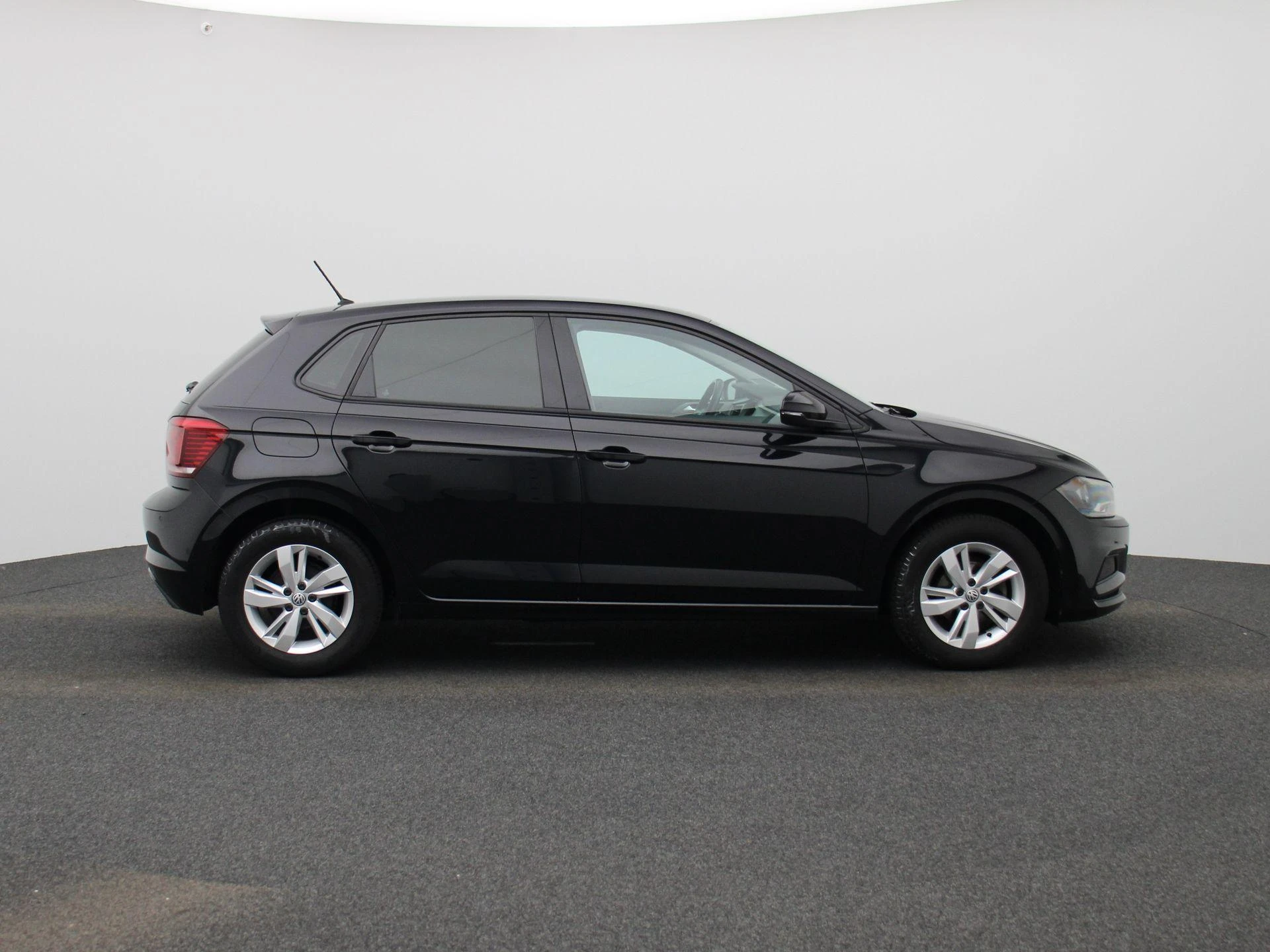 Volkswagen-Polo-image-5