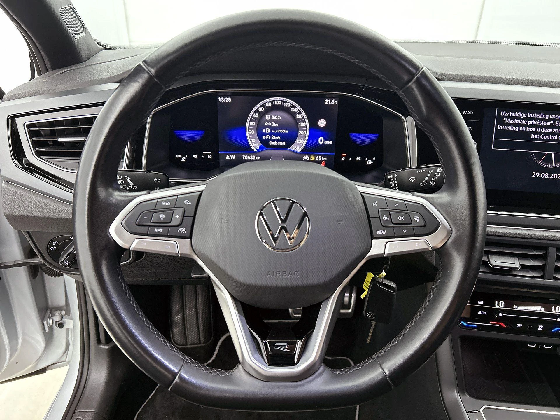 Volkswagen-Polo-image-19