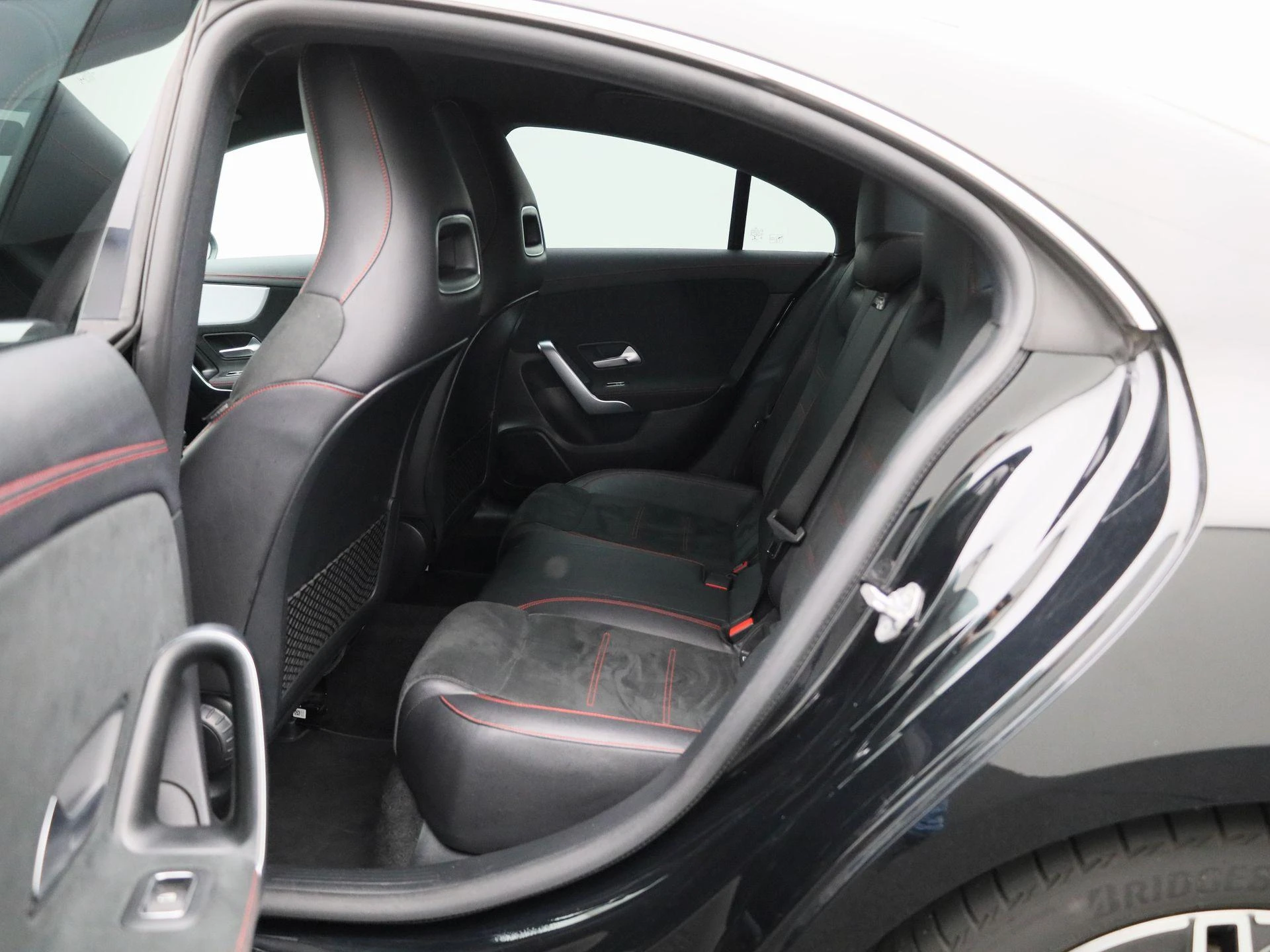 Mercedes-Benz-CLA-image-9