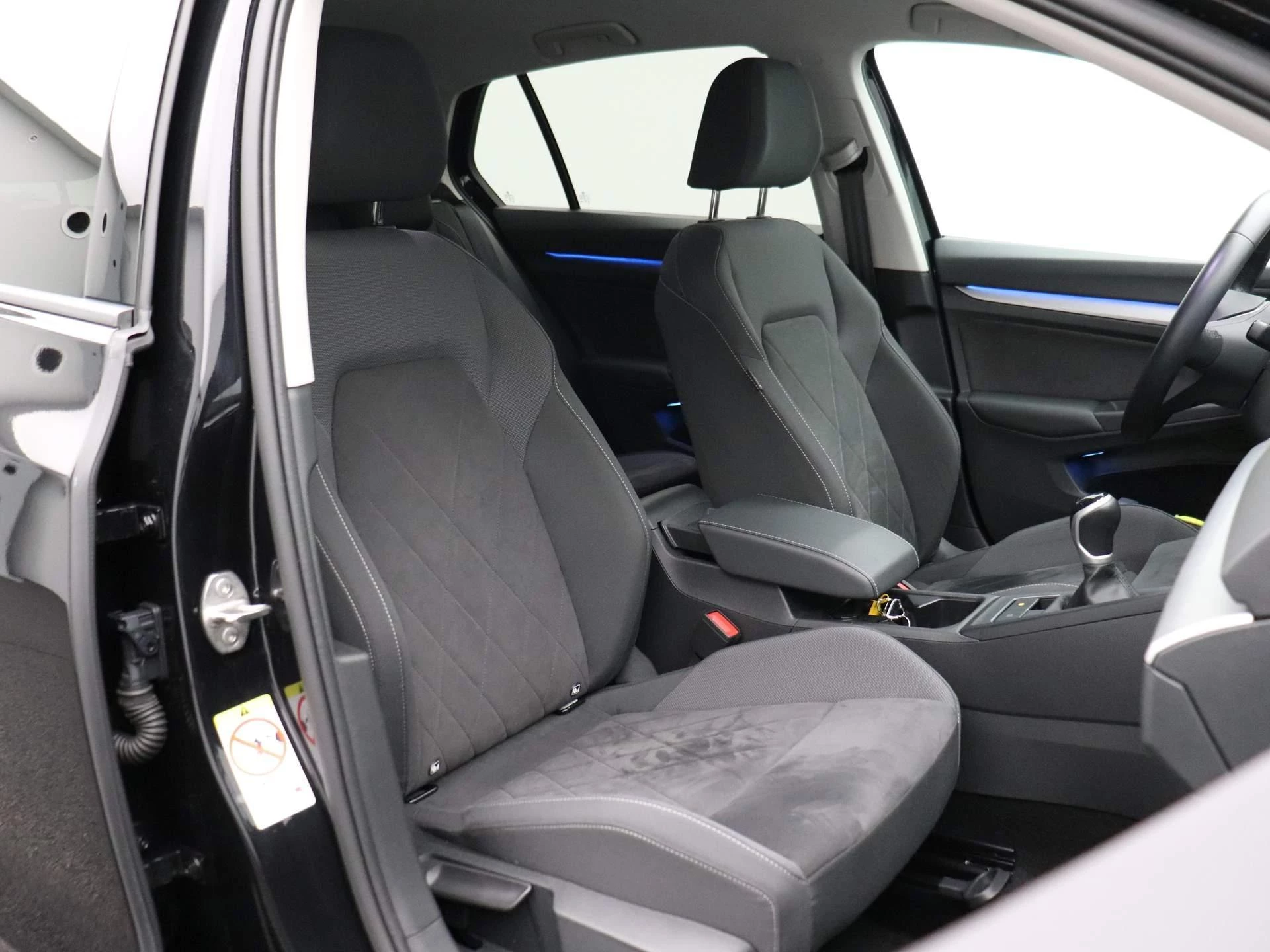 Volkswagen-Golf-image-34