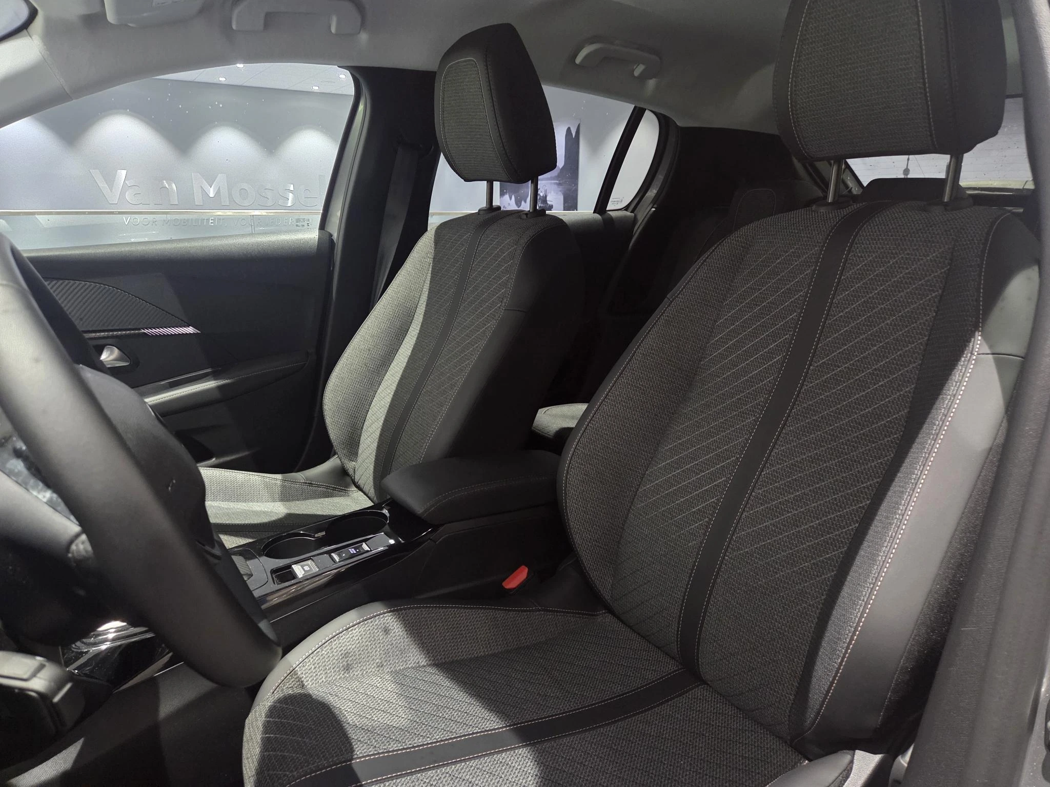 Peugeot-208-image-10