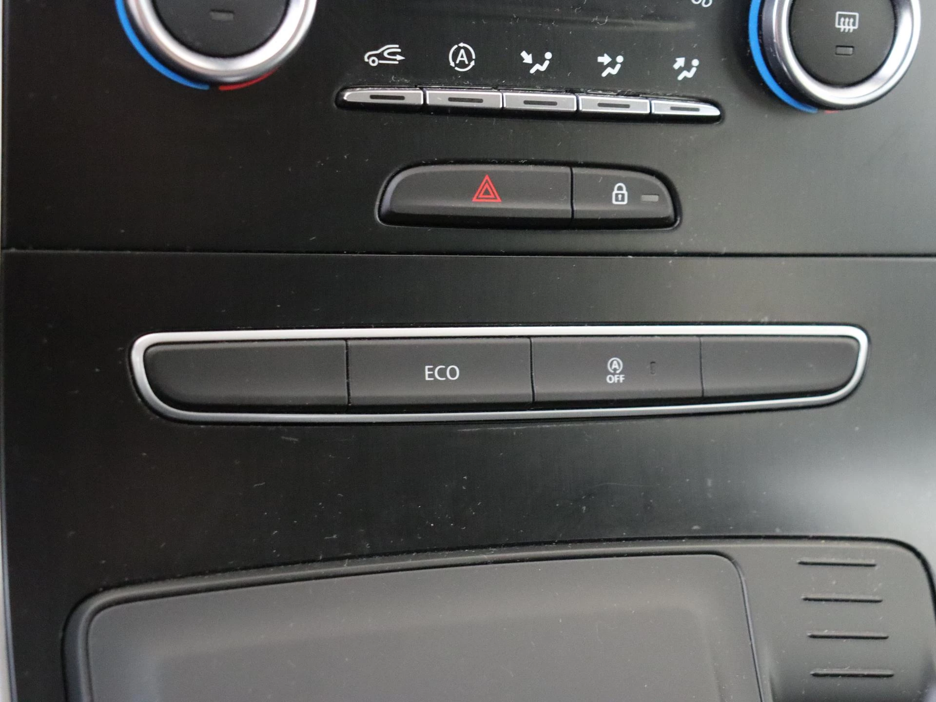 Renault-Scénic-image-24