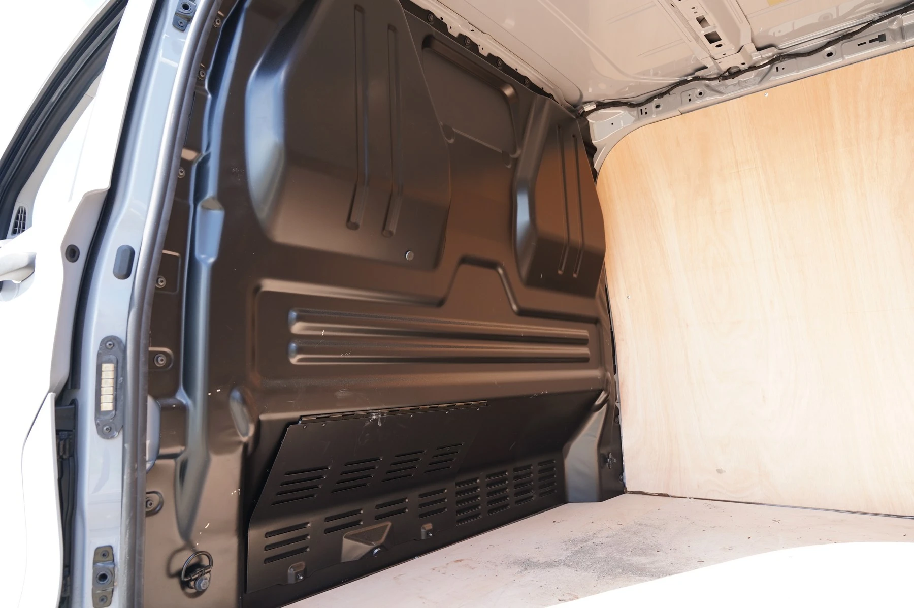 Volkswagen-Transporter-image-8