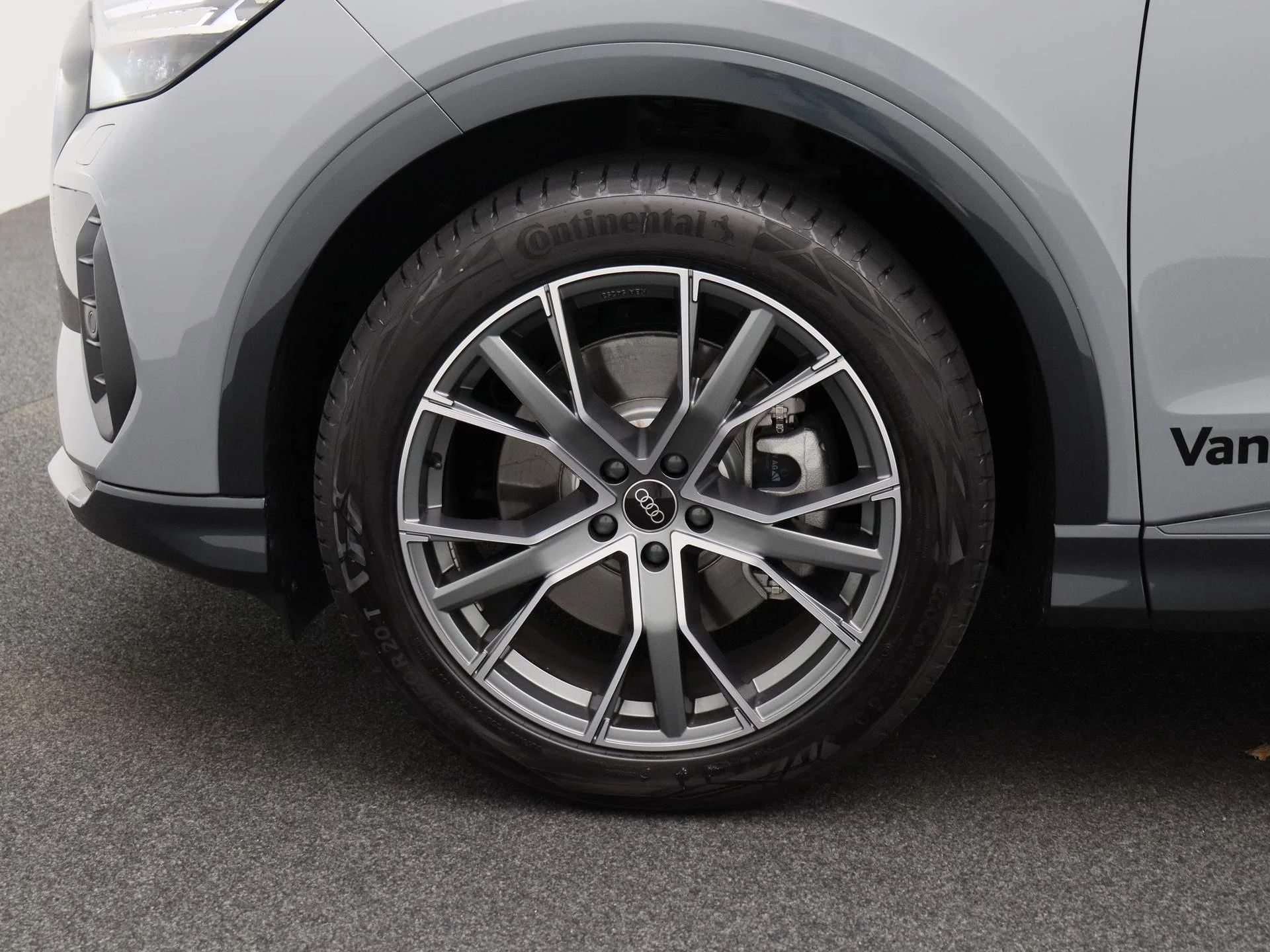 Audi-Q4 e-tron-image-15