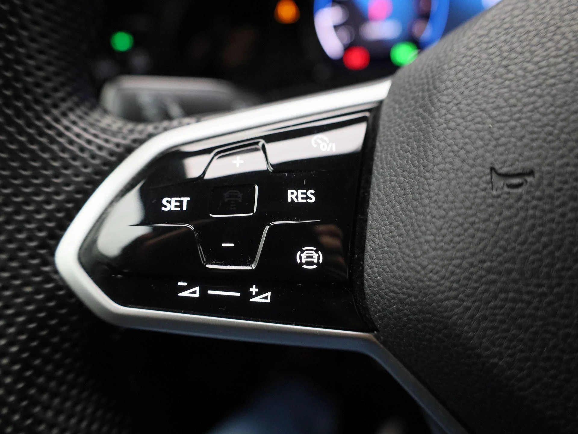 Volkswagen-Golf-image-18