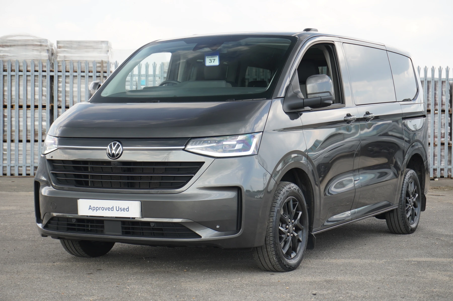 Volkswagen-Transporter-image-49