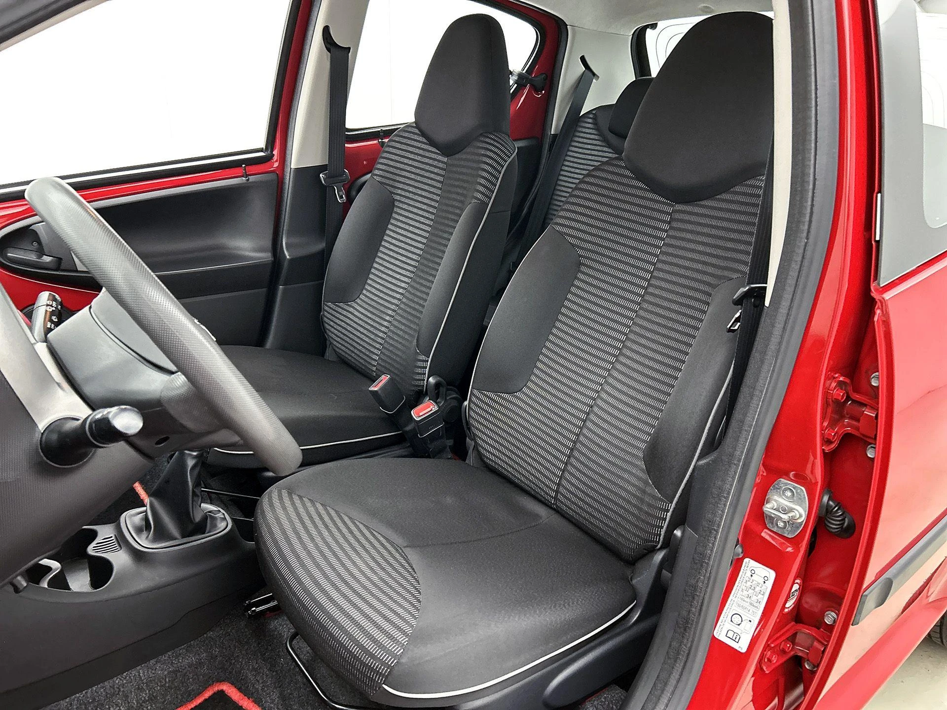 Peugeot-107-image-28