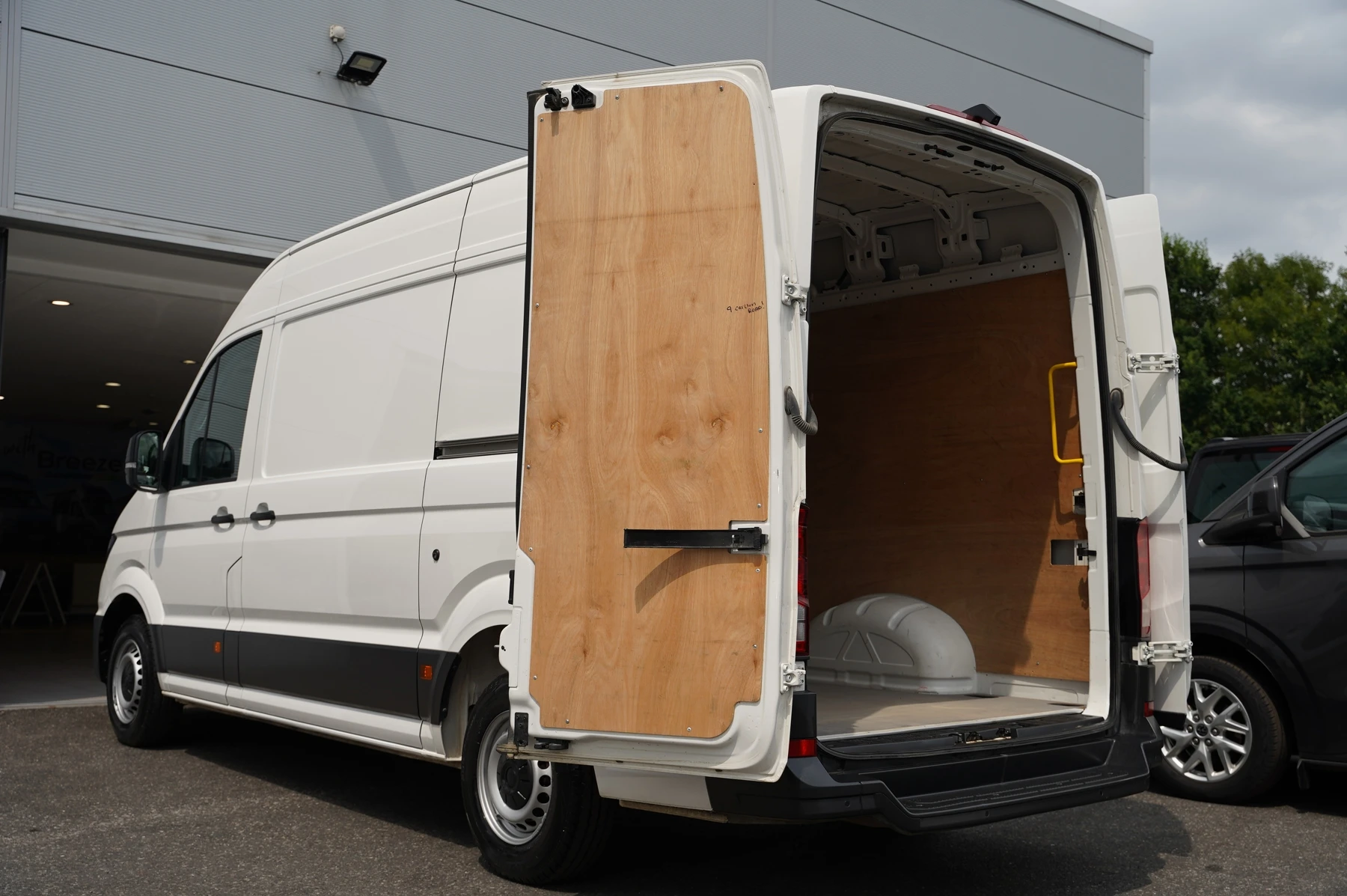 Volkswagen-Crafter-image-27