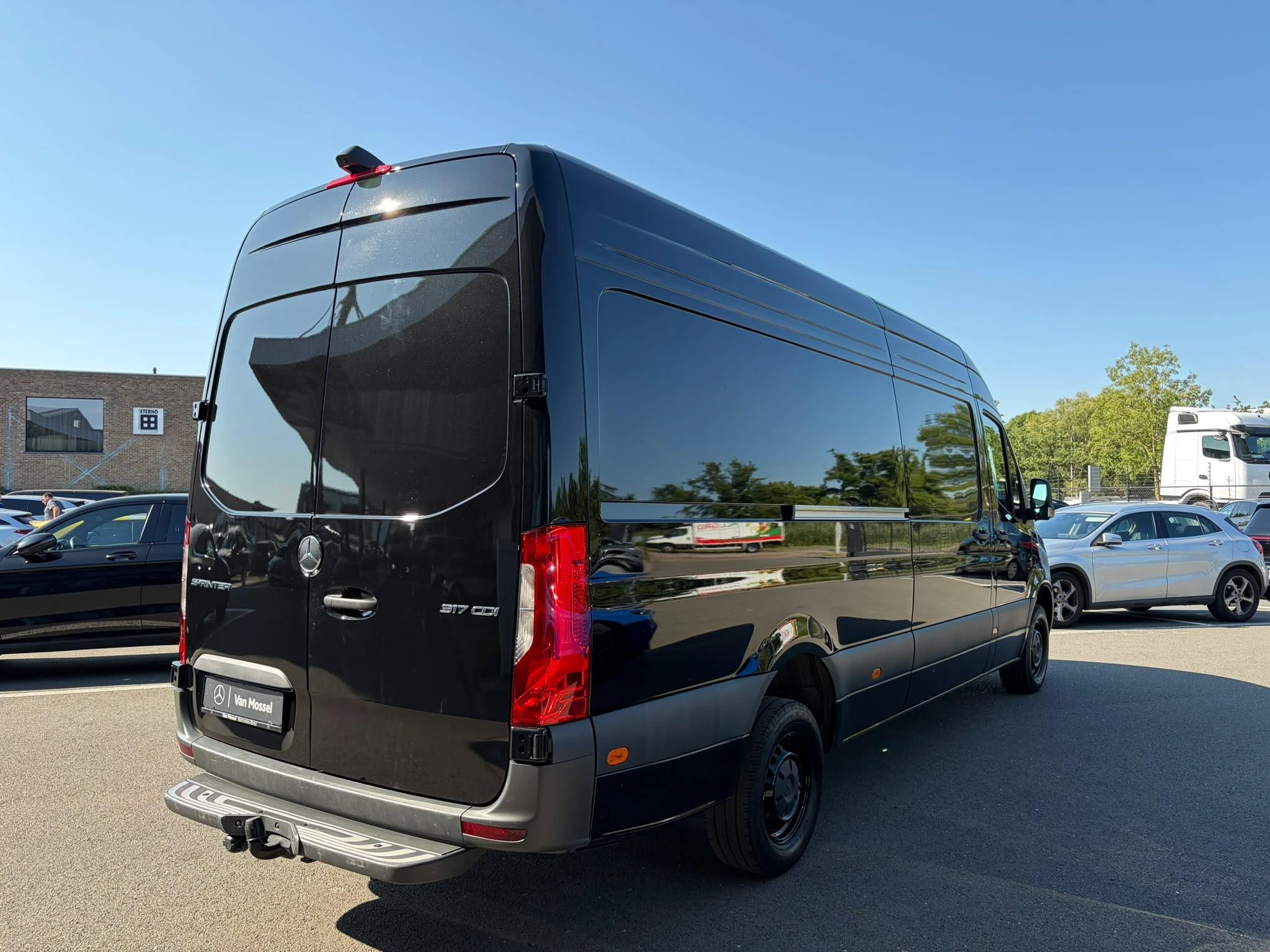 Mercedes-Benz-Sprinter-image-3