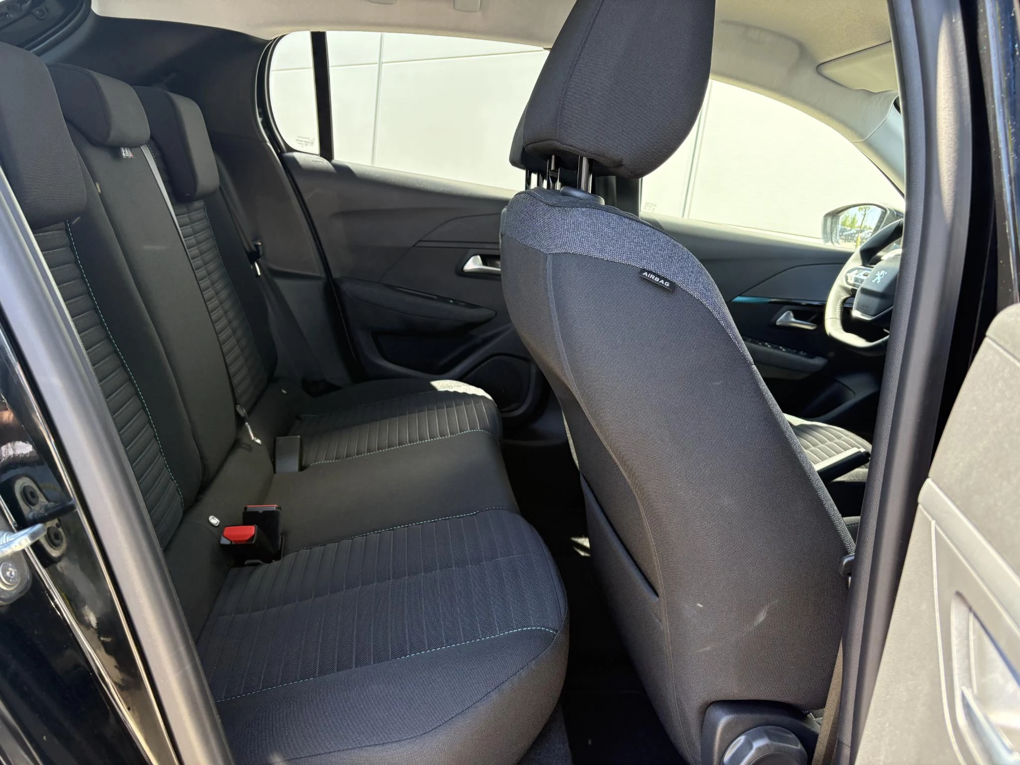 Peugeot-208-image-13