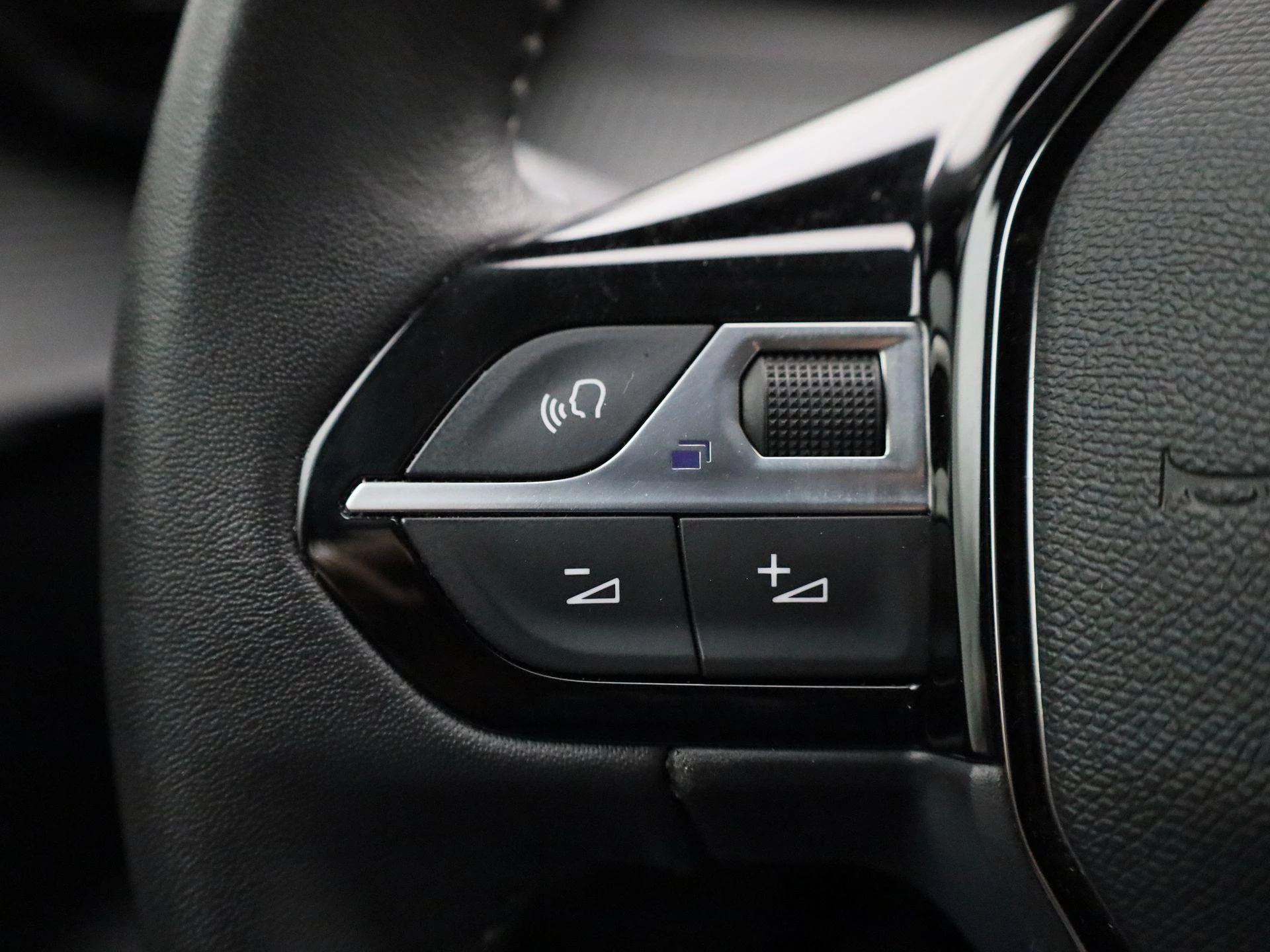 Peugeot-208-image-16