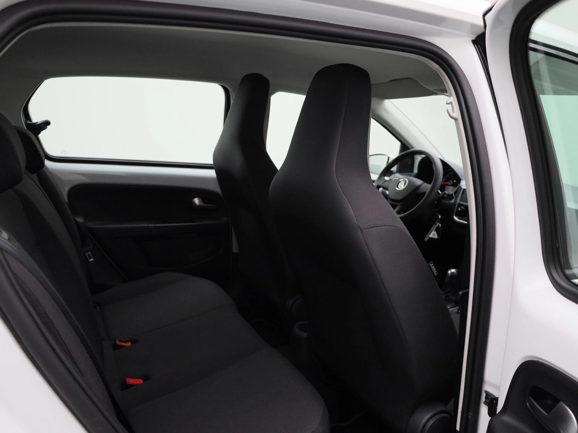 Volkswagen-e-up!-image-26
