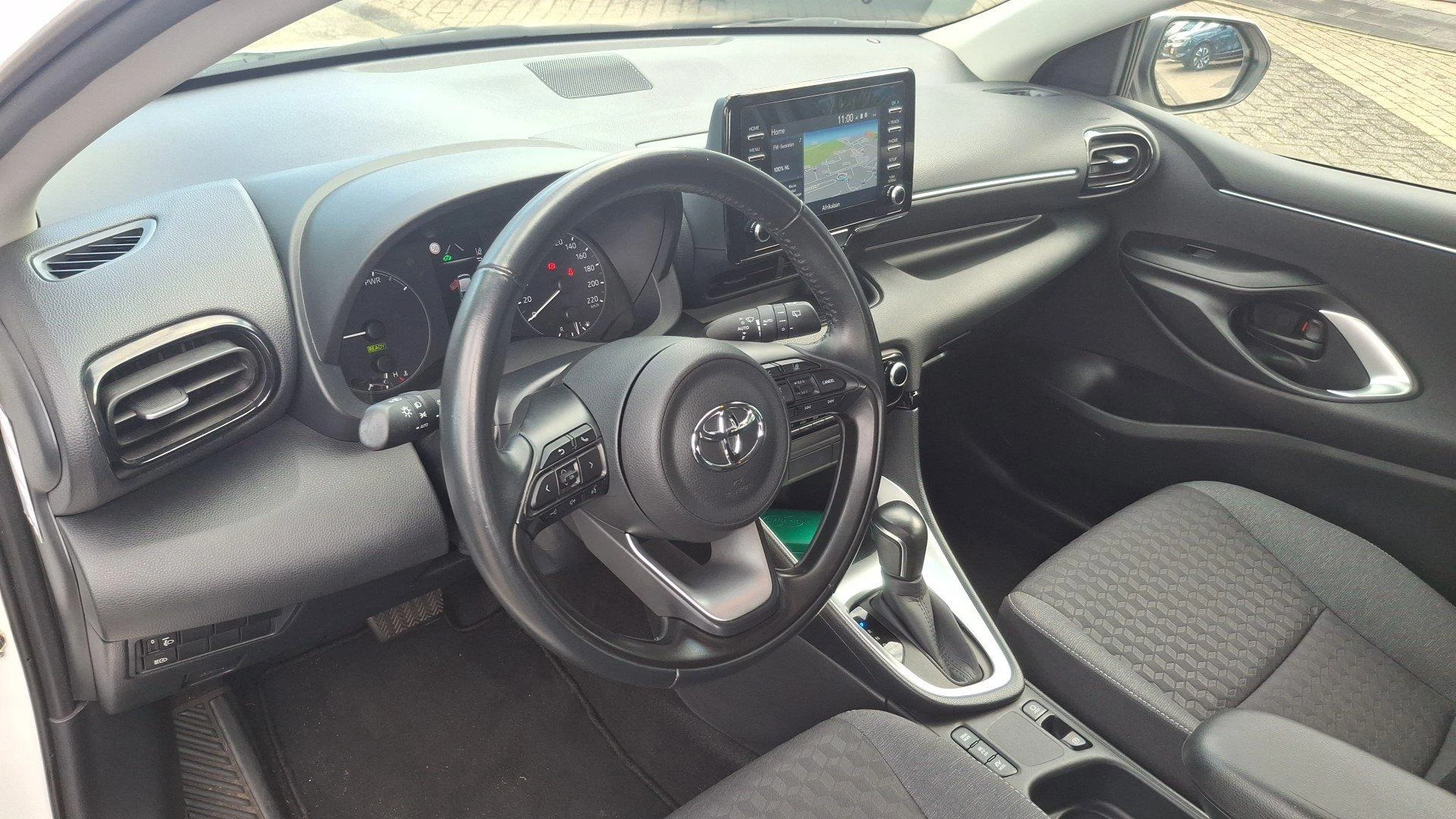 Toyota-Yaris-image-8