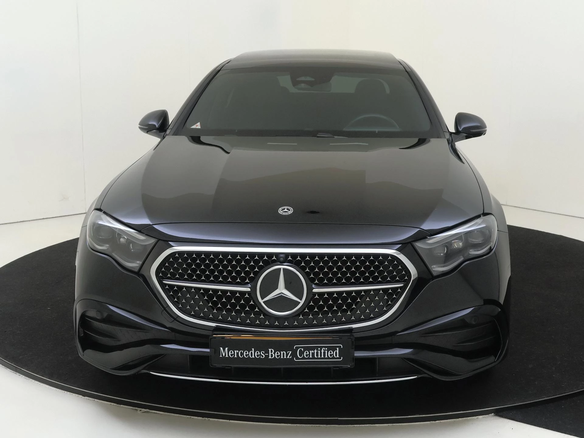 Mercedes-Benz-E-Klasse-image-4