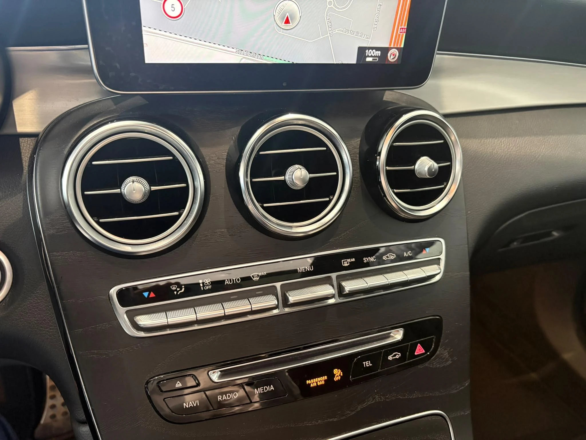 Mercedes-Benz-GLC-image-24