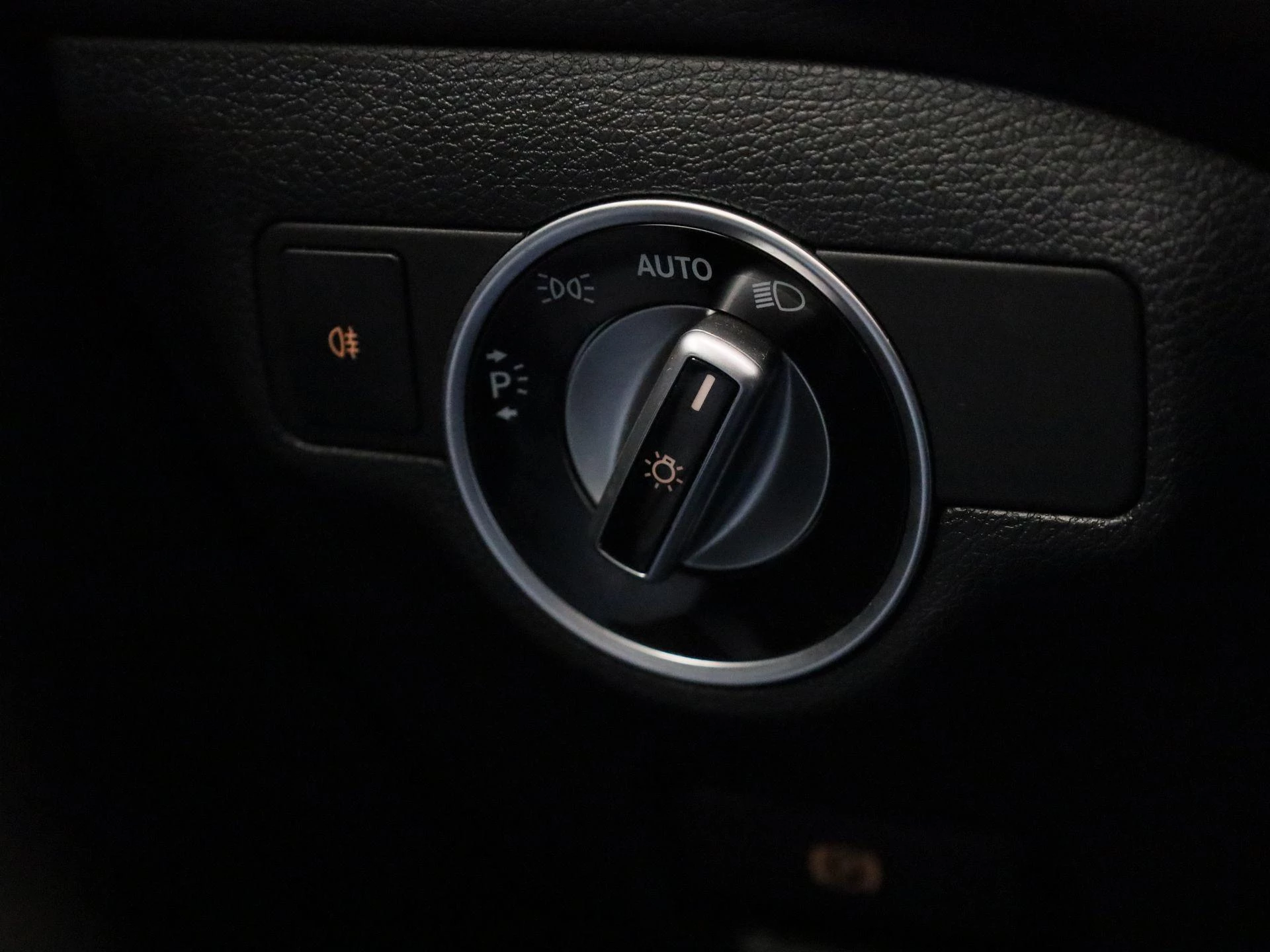 Mercedes-Benz-GLA-image-22