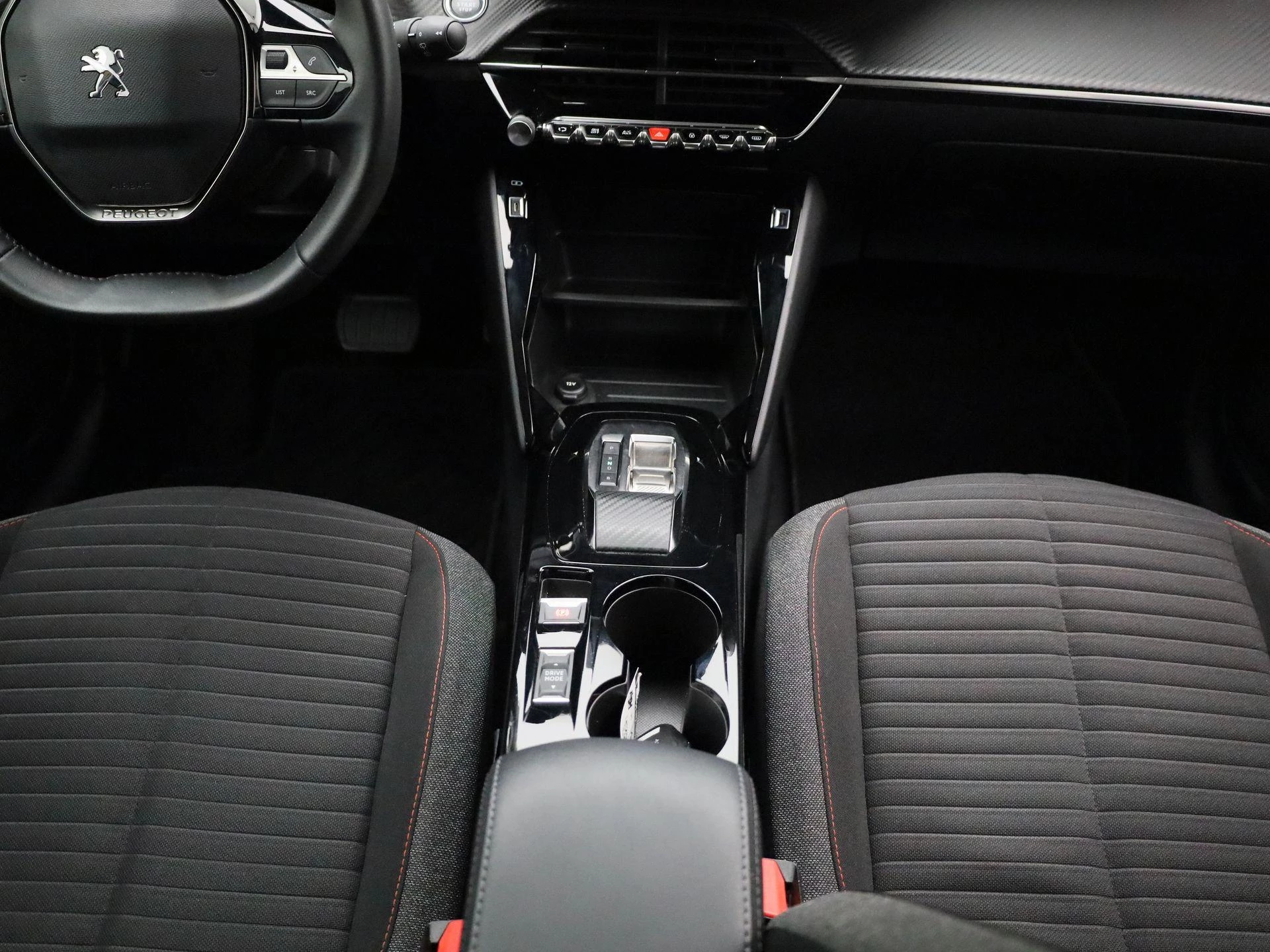 Peugeot-e-208-image-8