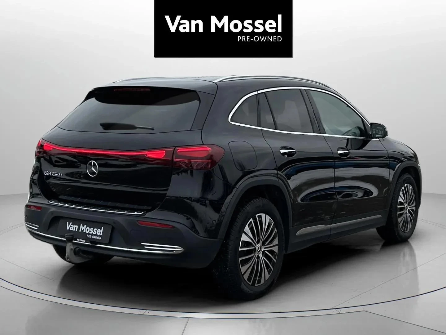 Mercedes-Benz-EQA-image-4