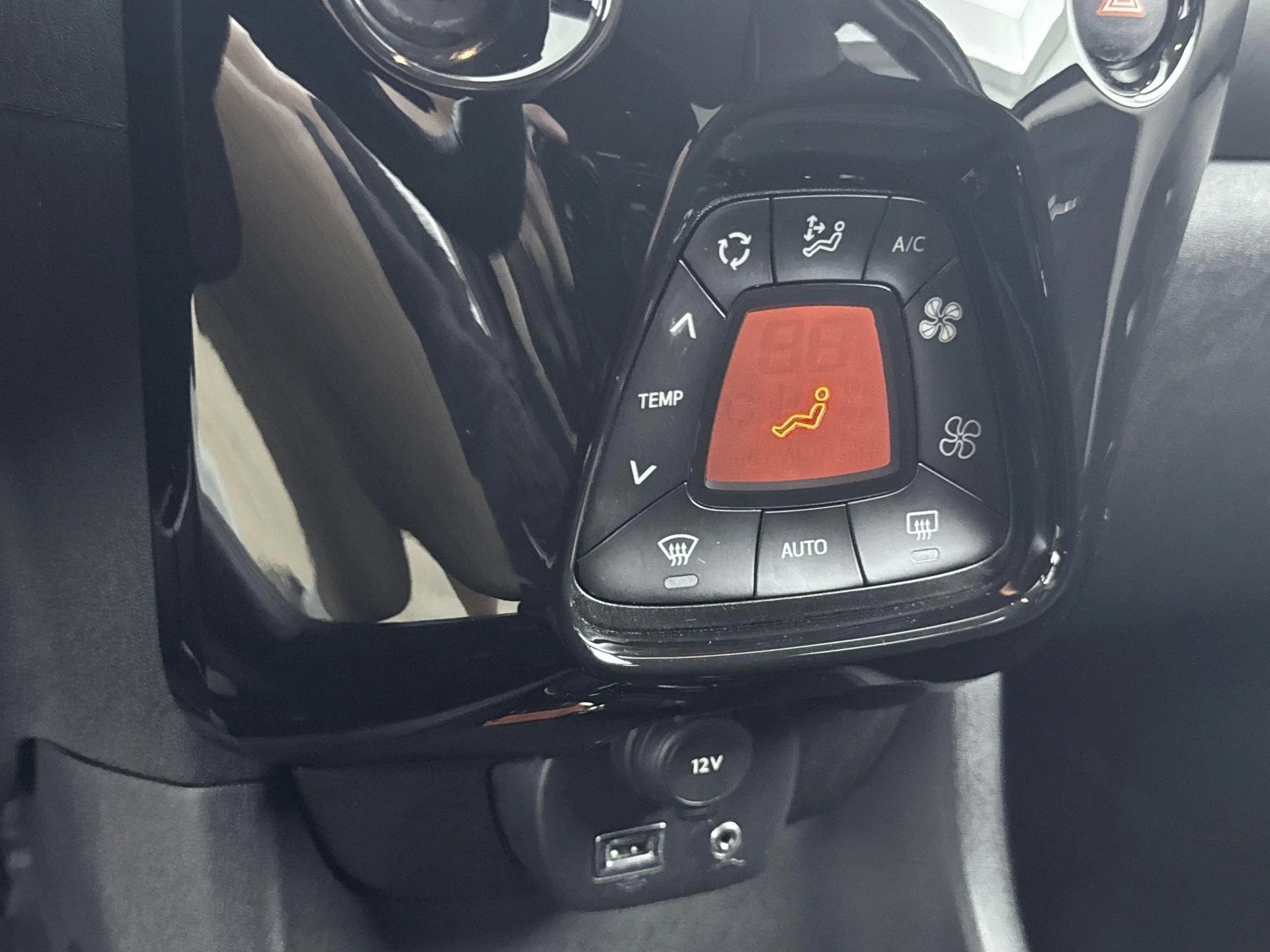 Peugeot 108 1.0 e-VTi Première 69PK