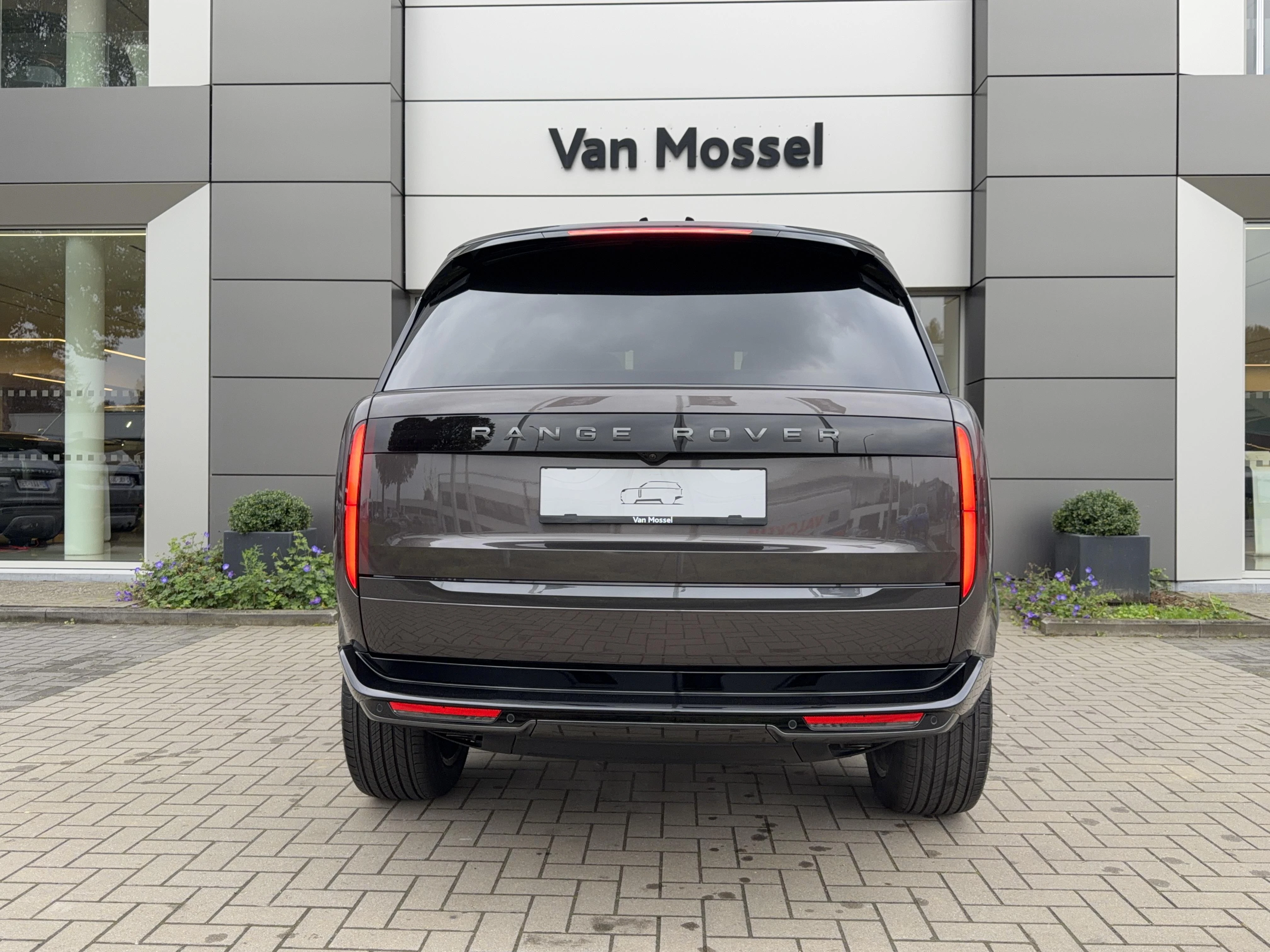 Land Rover-Range Rover-image-5