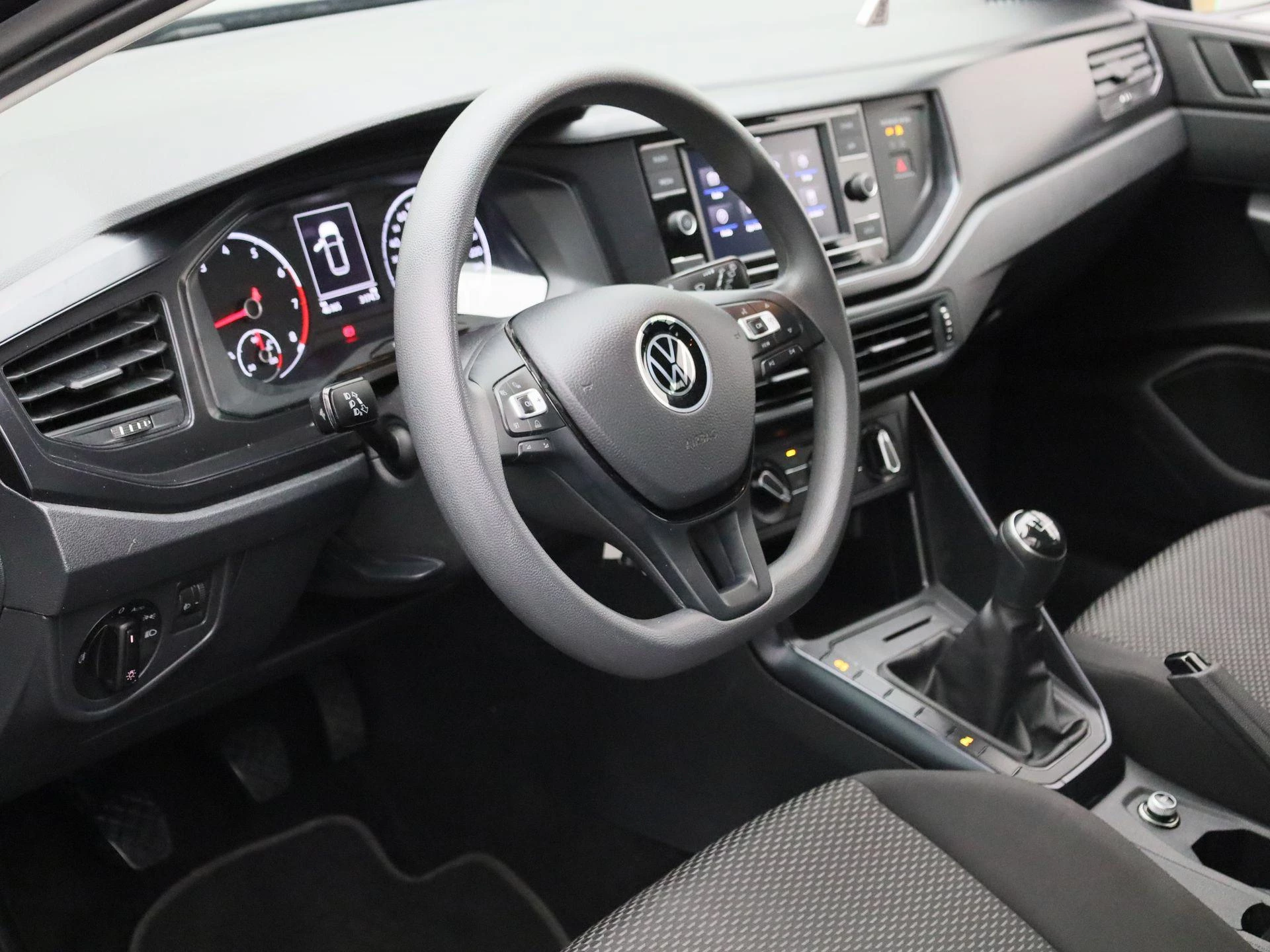 Volkswagen-Polo-image-26