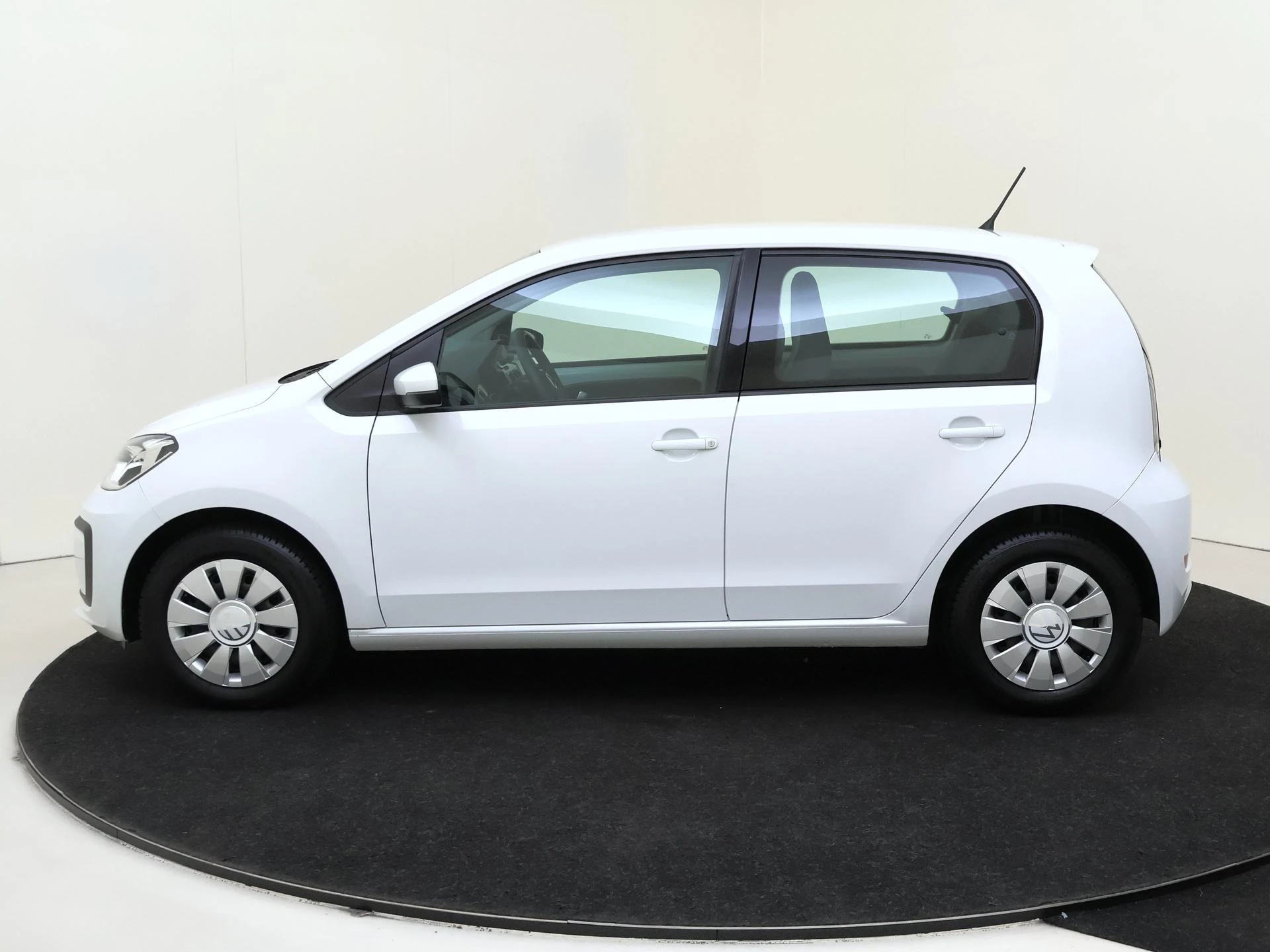 Volkswagen-up!-image-7