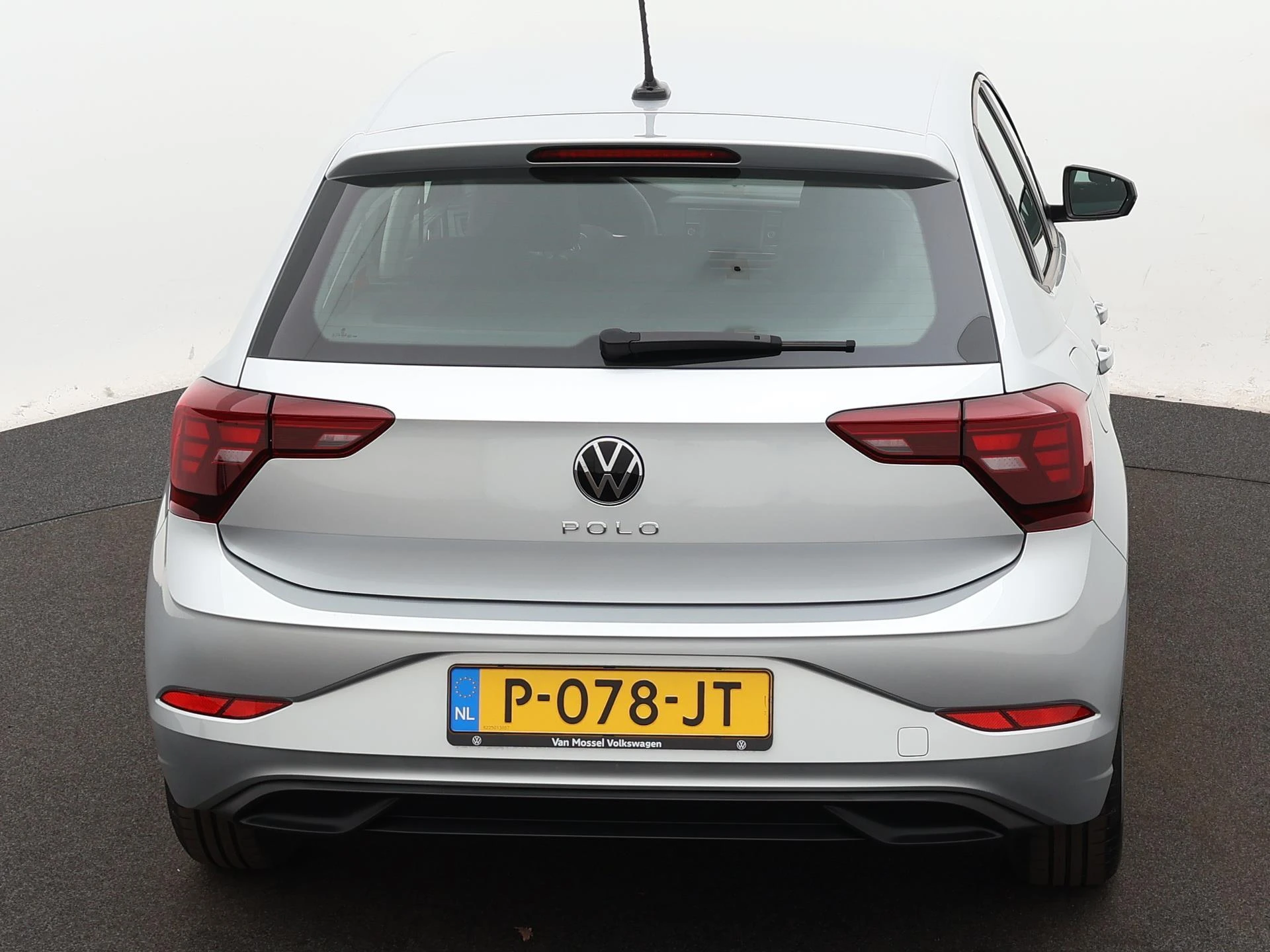 Volkswagen-Polo-image-4
