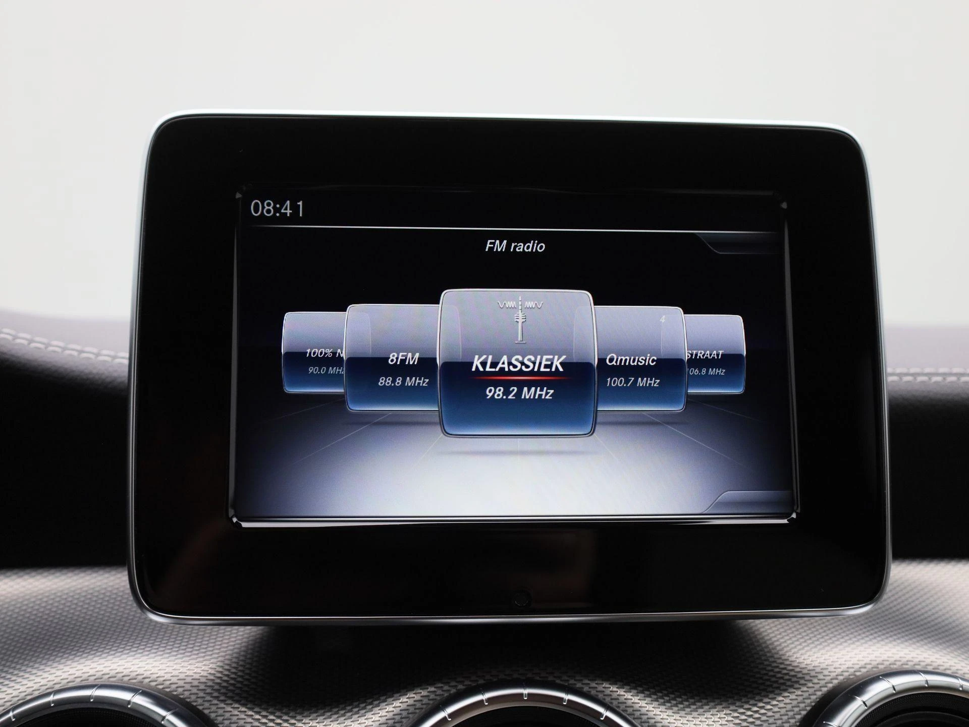 Mercedes-Benz-CLA-image-22