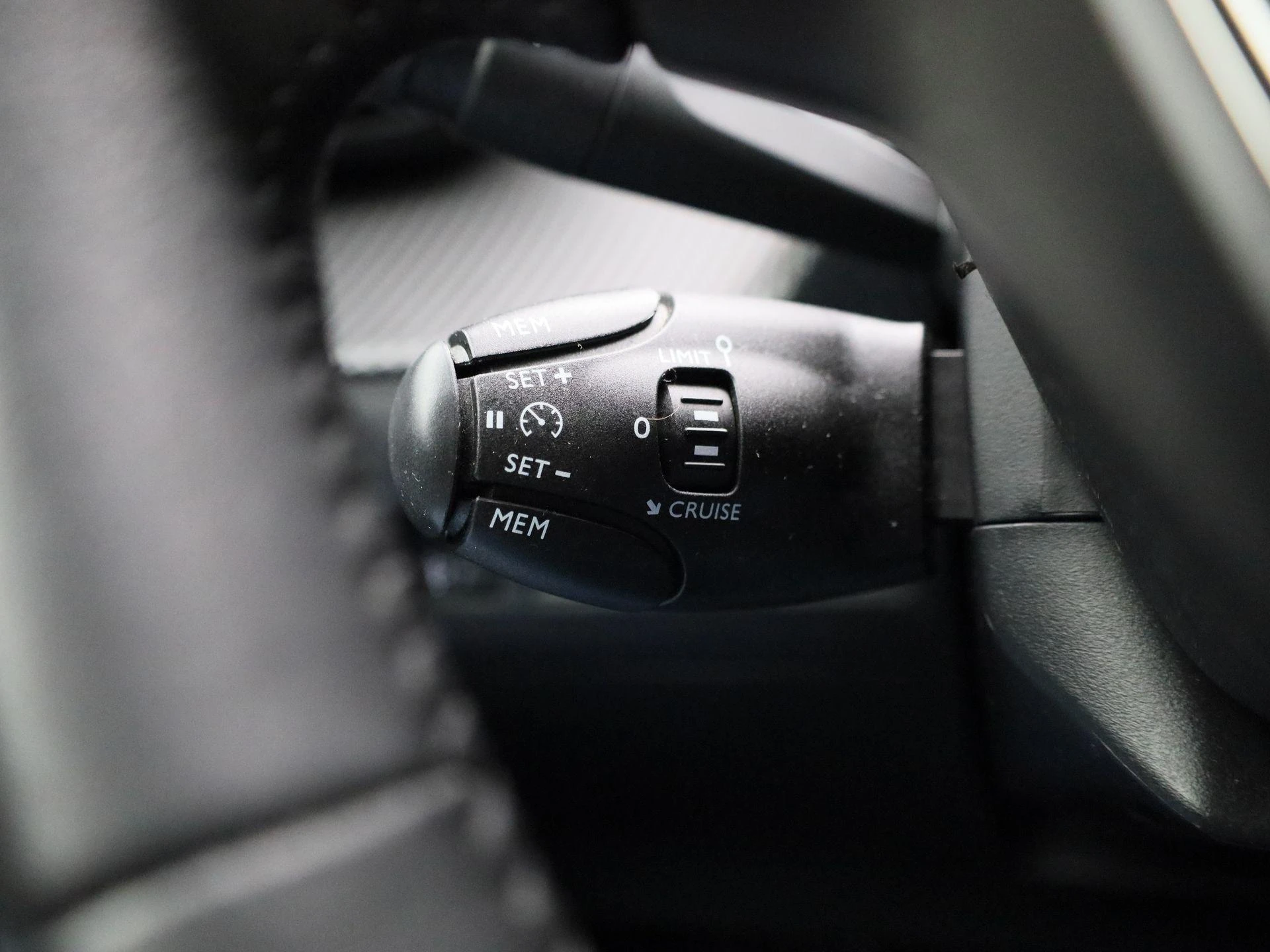 Peugeot-e-2008-image-24
