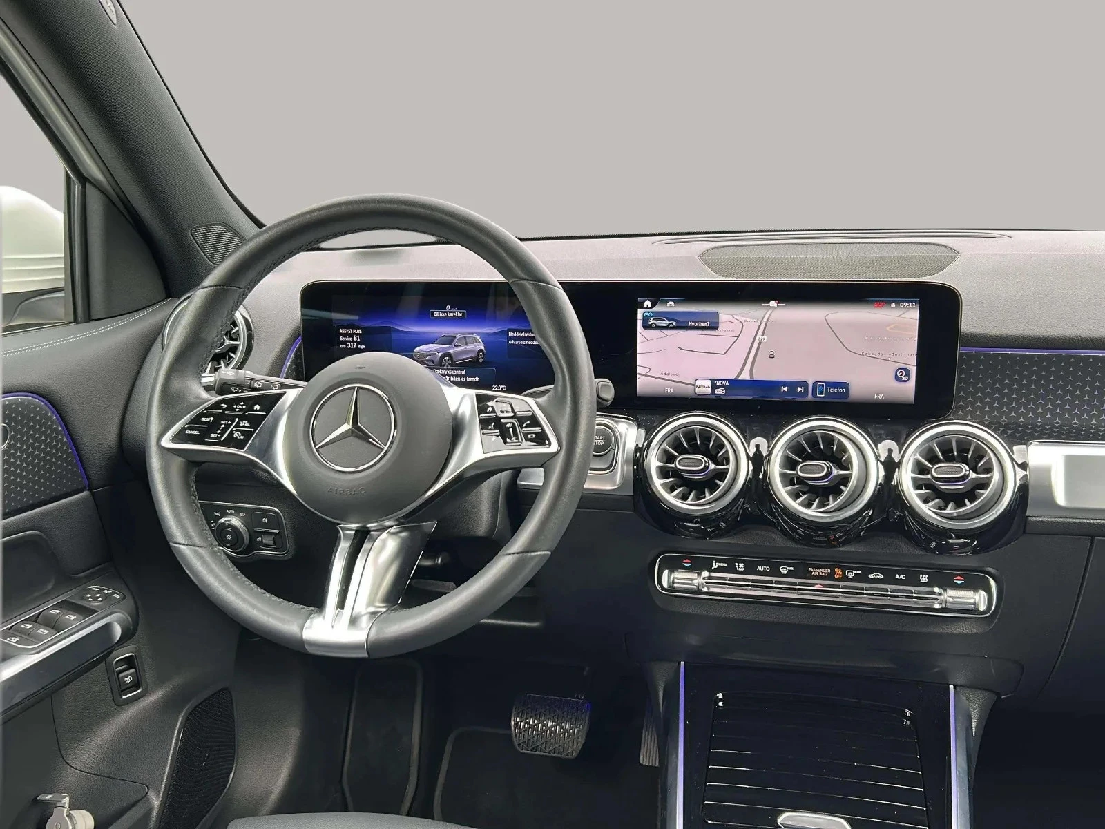 Mercedes-Benz-EQB-image-12