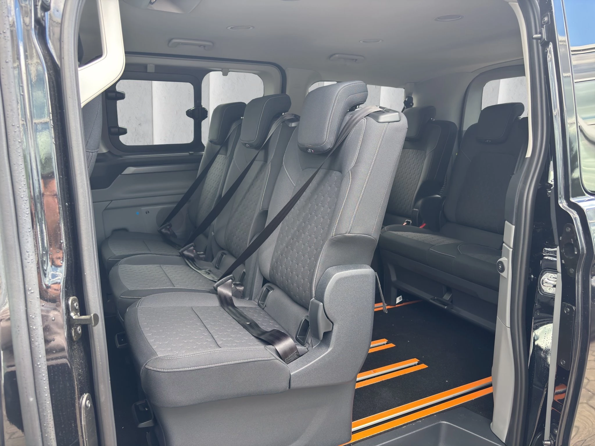 Ford Tourneo Custom Titanium 2.0 EcoBlue 125kW 320 L1 Auto FWD Van. 4-türig