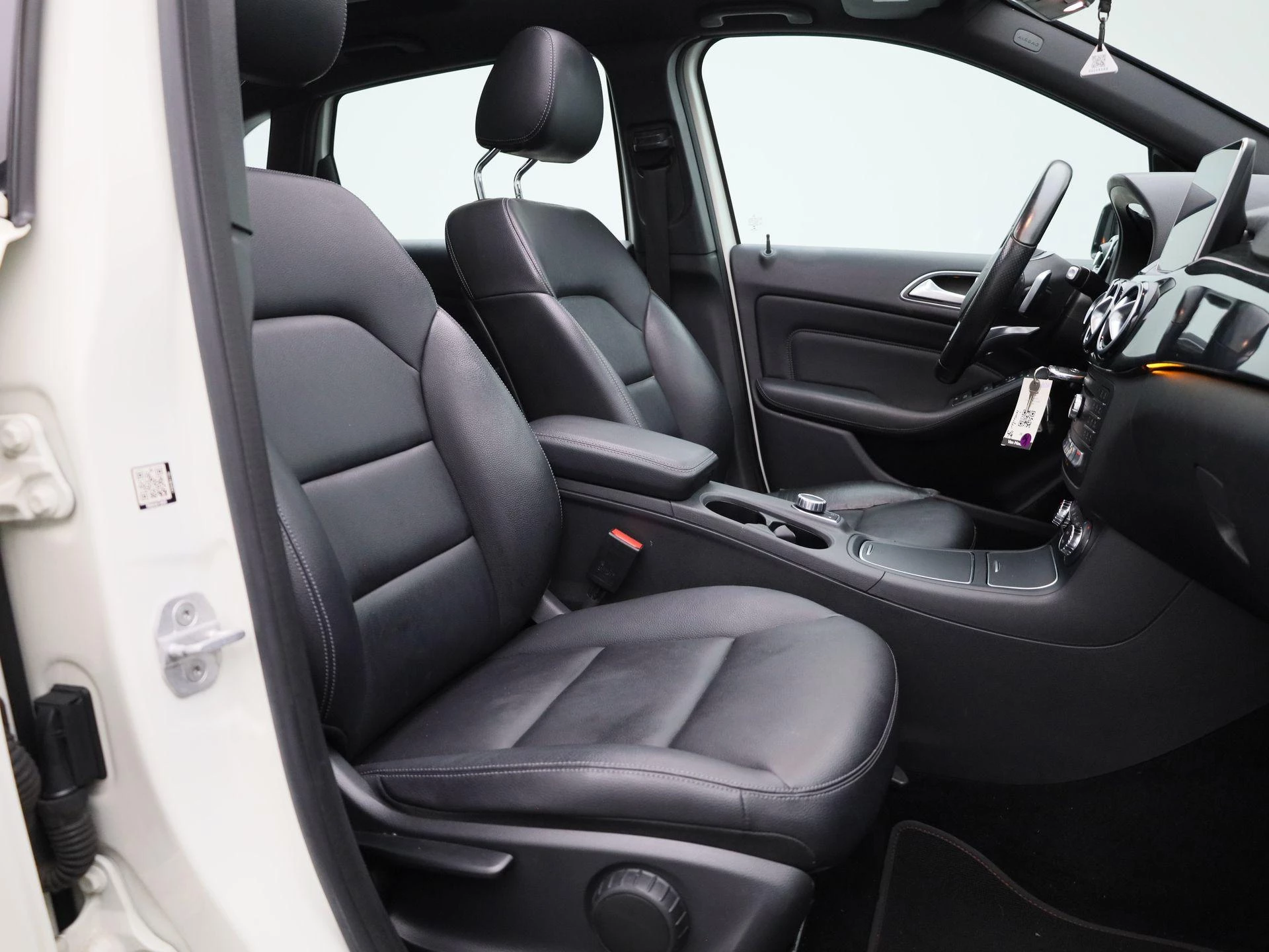 Mercedes-Benz-B-Klasse-image-32