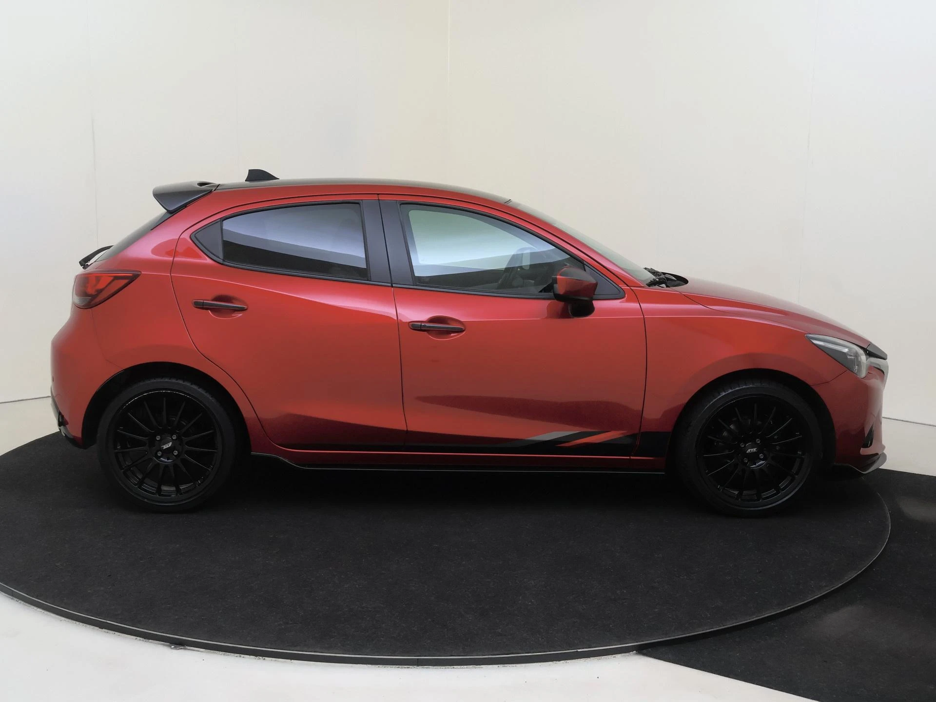 Mazda-2-image-7