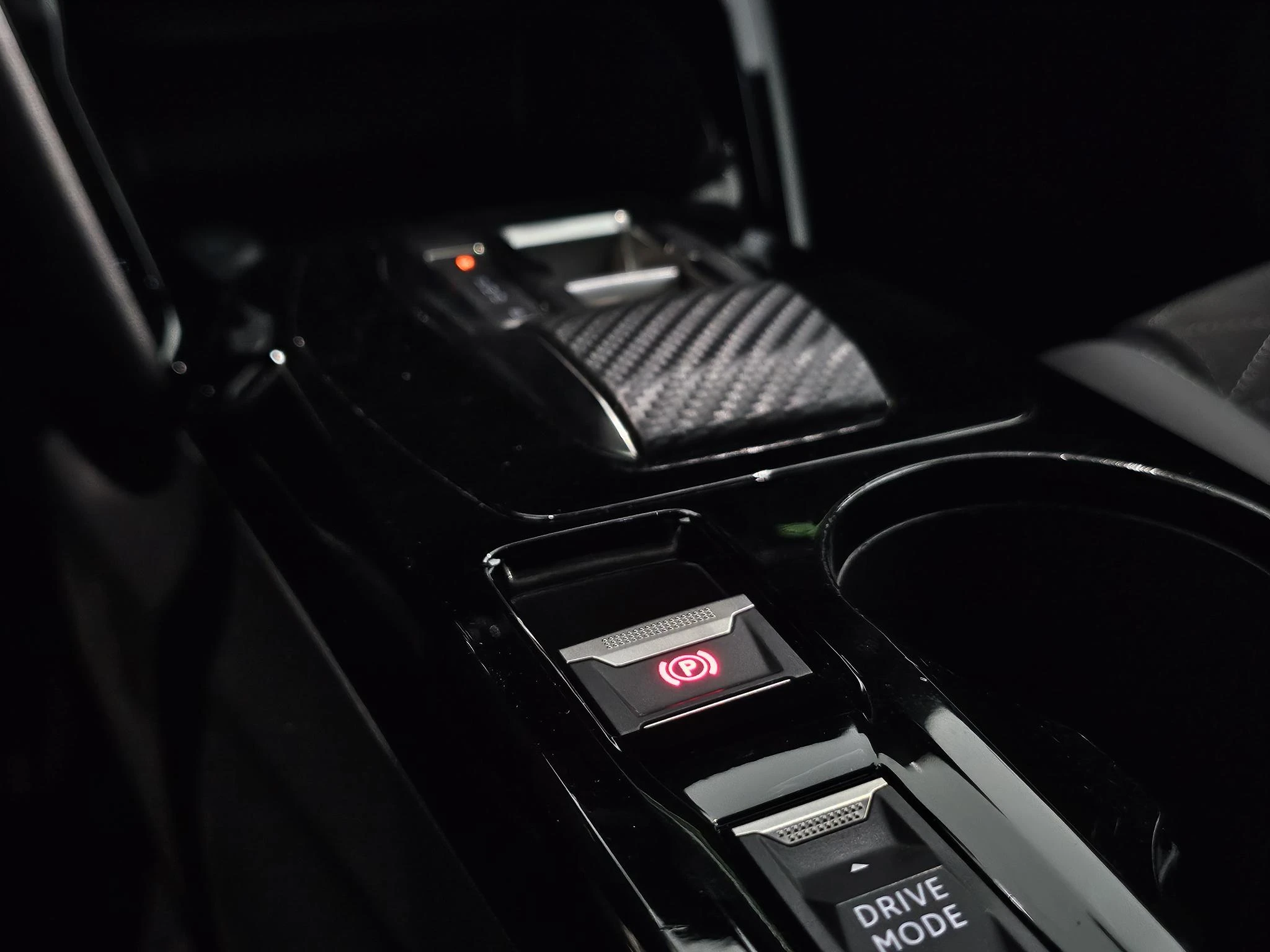 Peugeot-e-2008-image-16