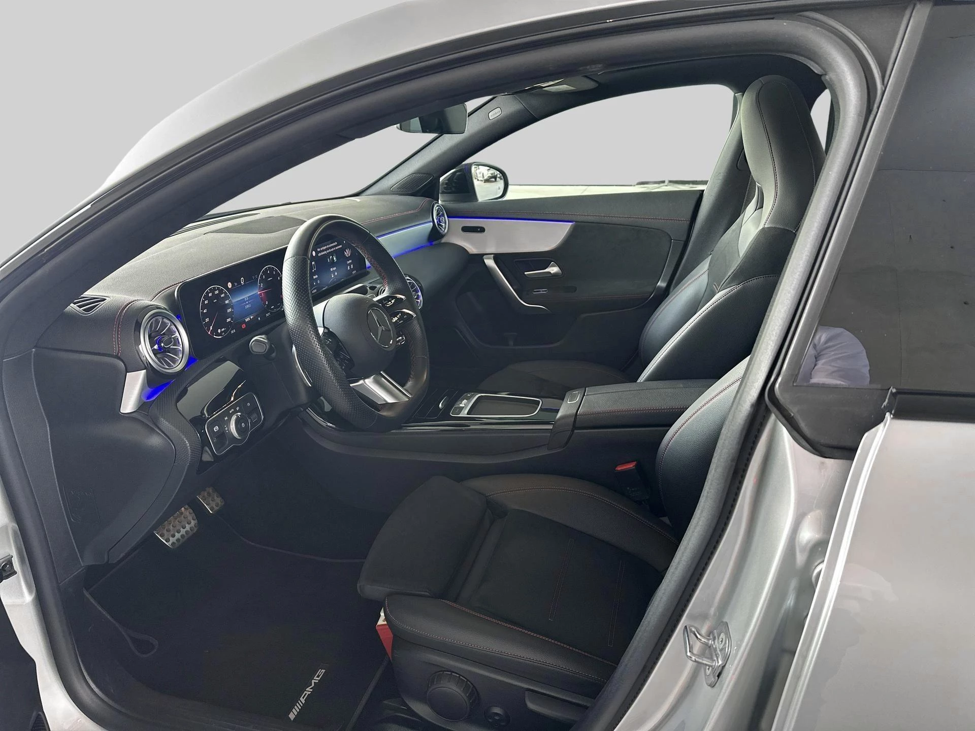 Mercedes-Benz CLA 200 Star Edition + AMG + PANORAMISCH DAK + TREKHAAK + KEY LESS +