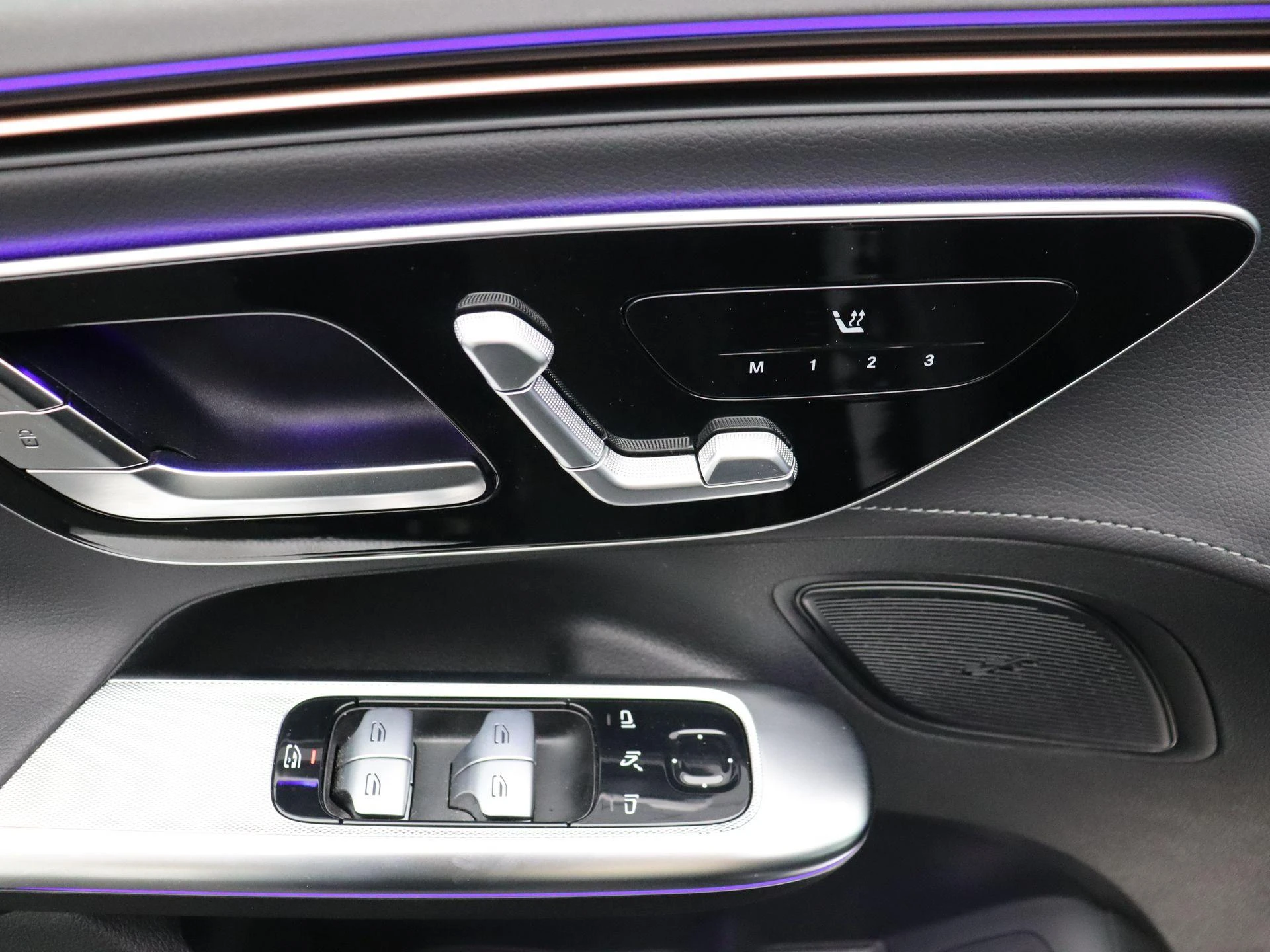 Mercedes-Benz-EQE-image-8