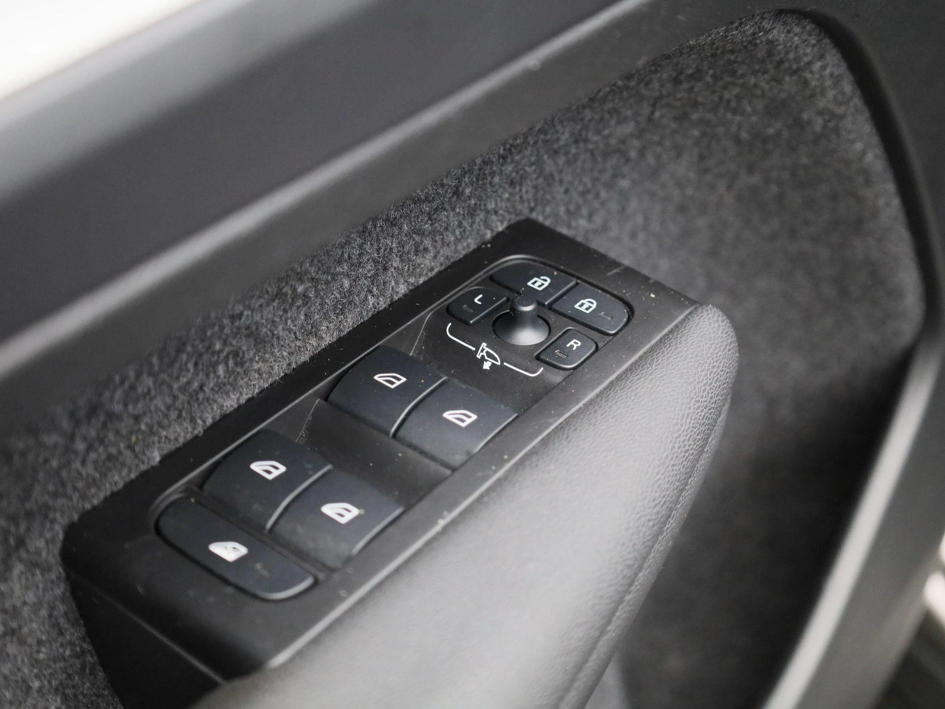 Volvo-XC40-image-28