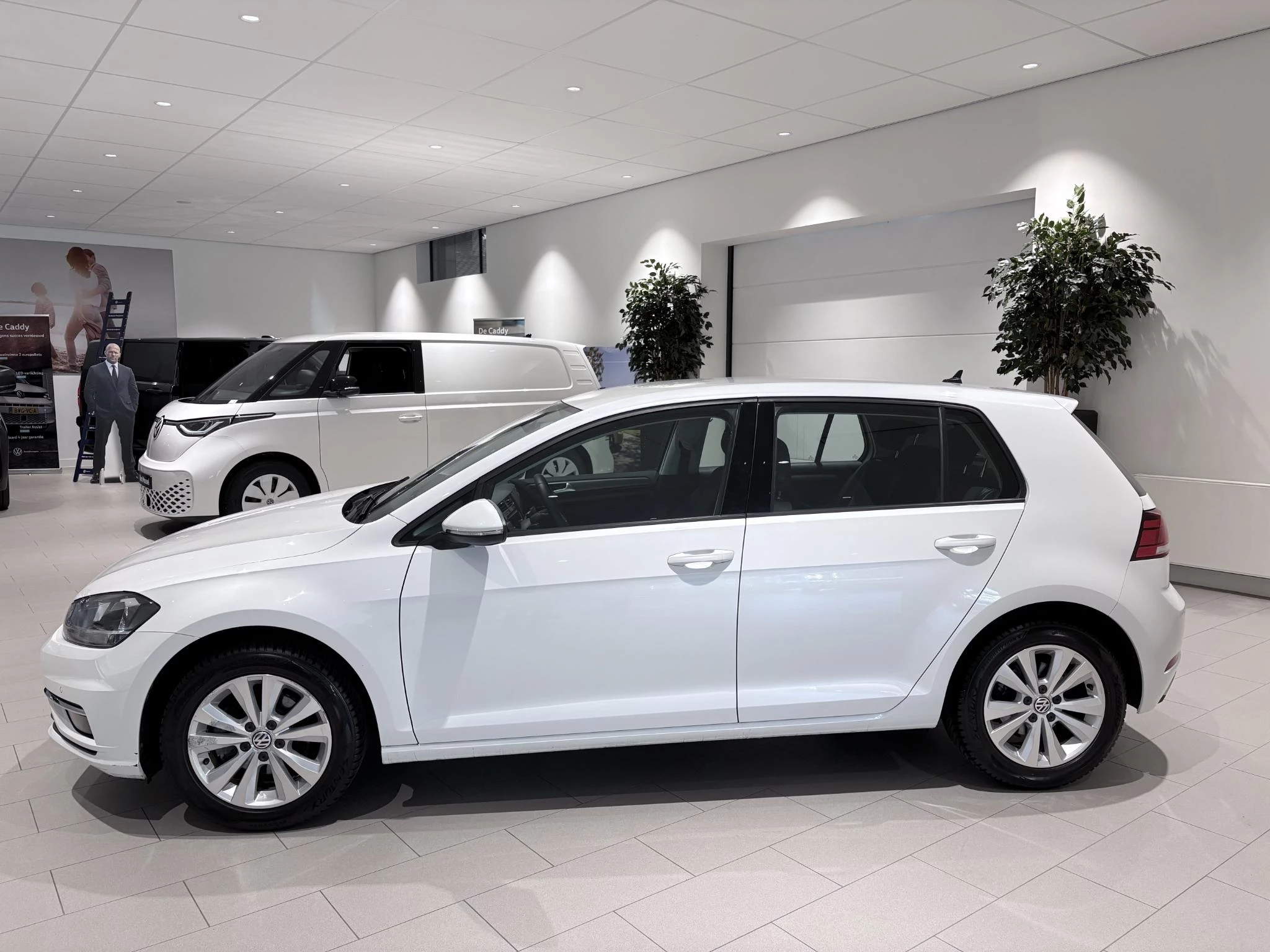 Volkswagen-Golf-image-2