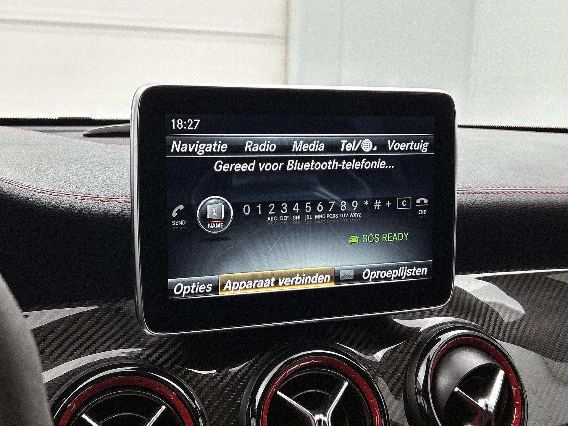 Mercedes-Benz-GLA-image-17
