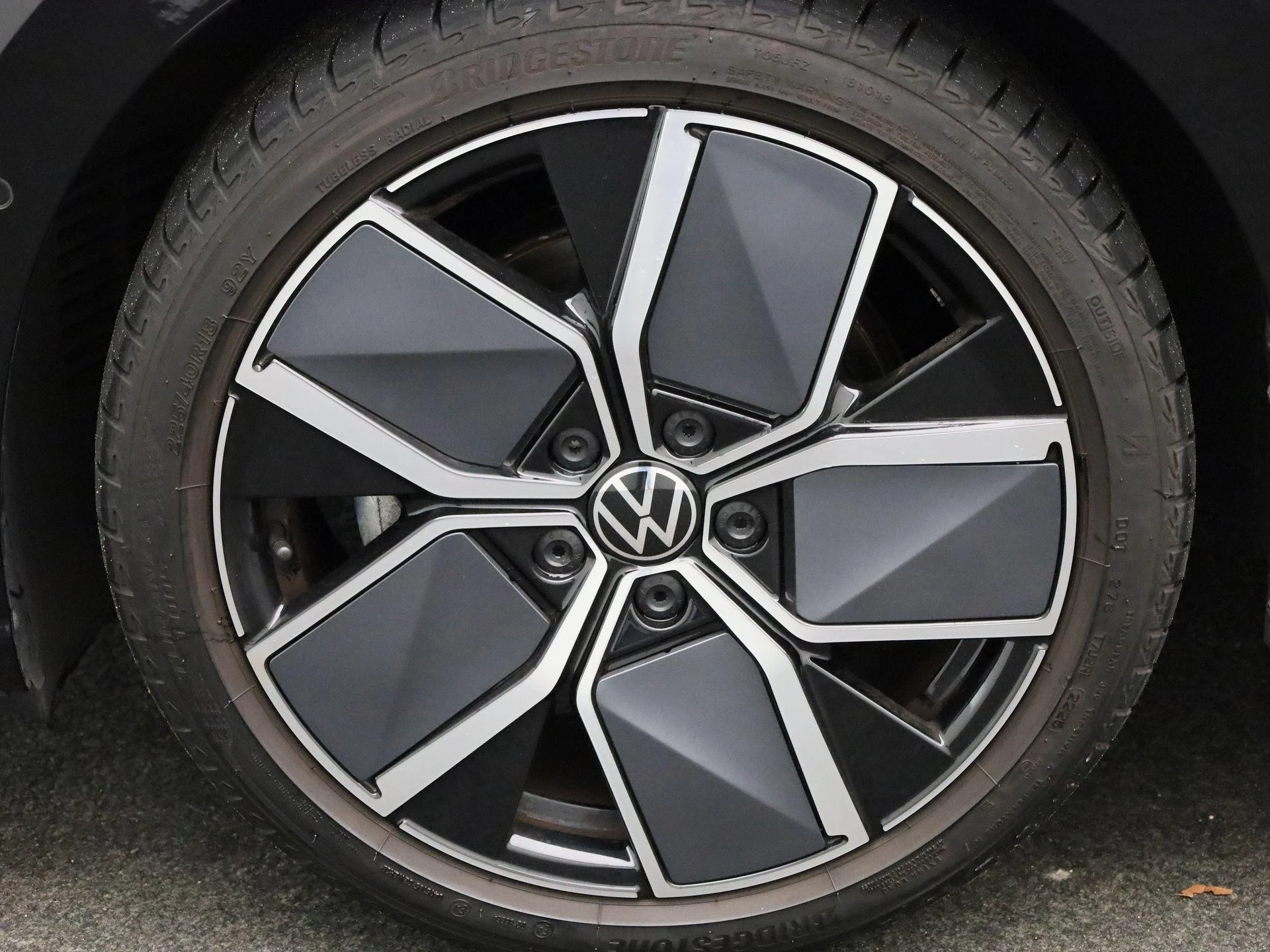 Volkswagen-Golf-image-12