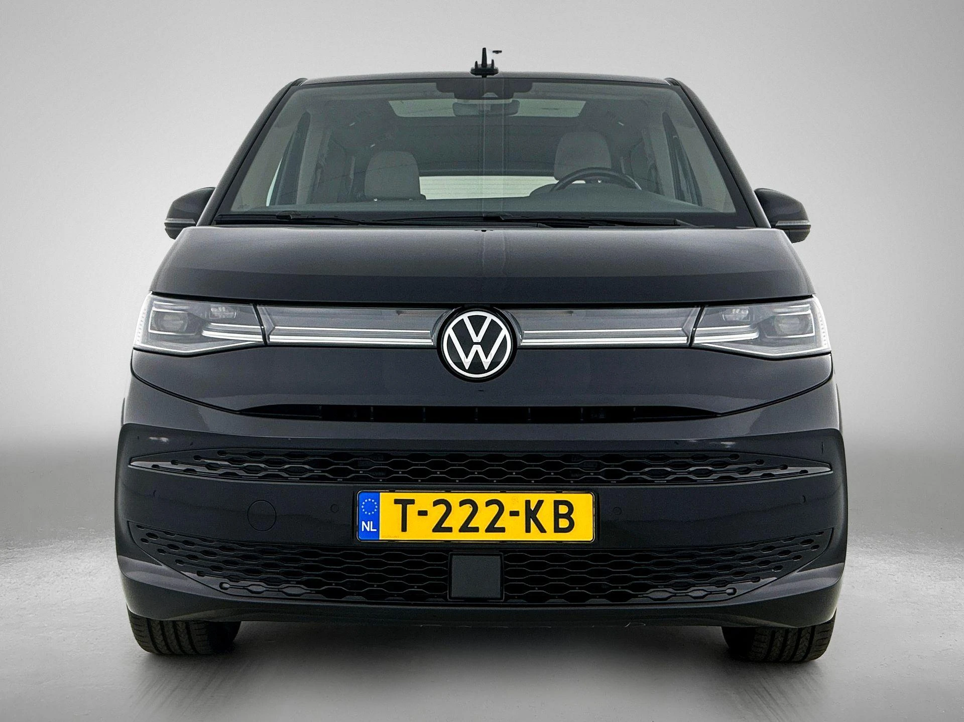 Volkswagen-Multivan-image-4