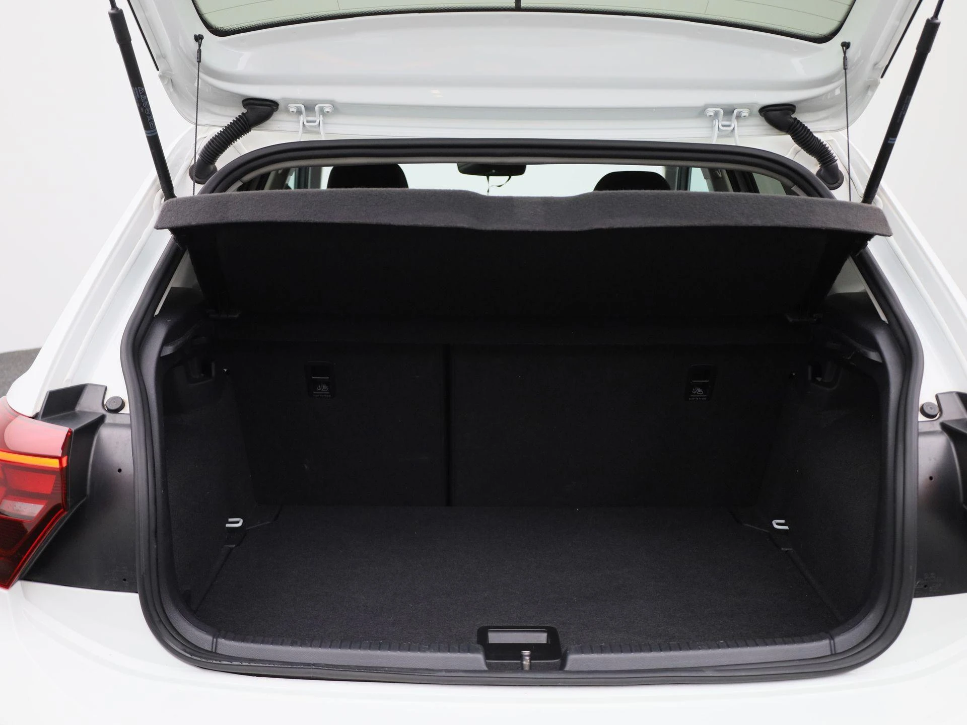 Volkswagen-Polo-image-12