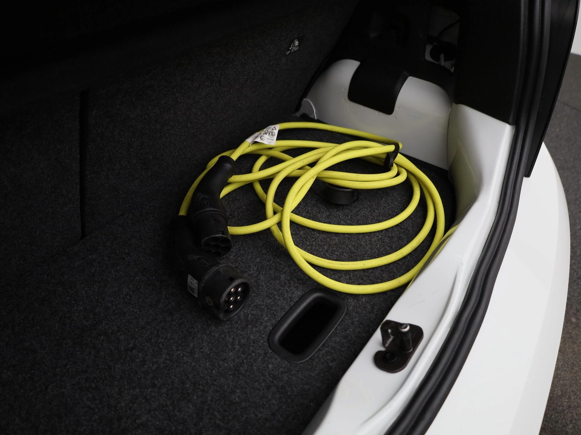 Volkswagen-e-up!-image-12