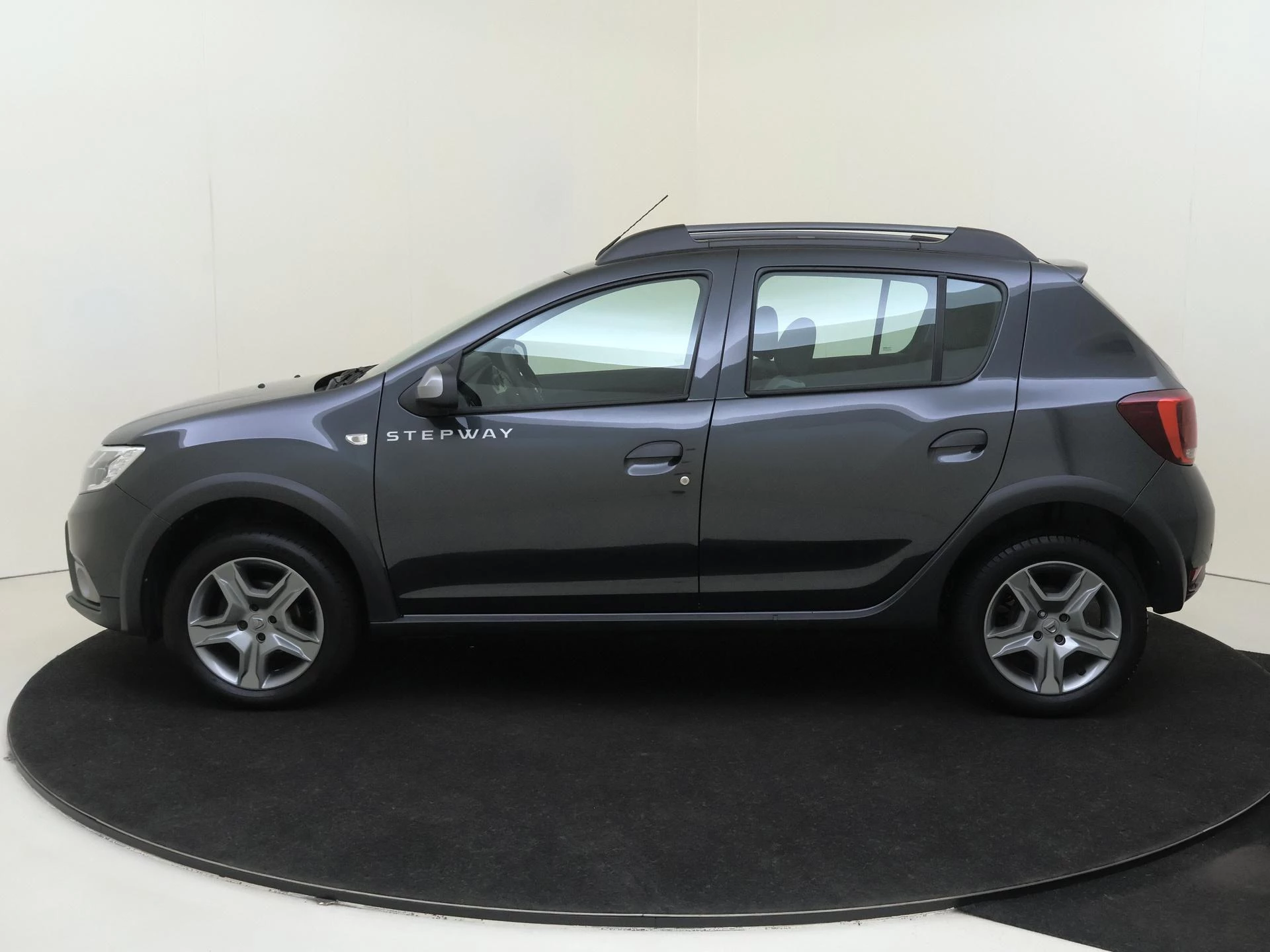 Dacia-Sandero Stepway-image-7