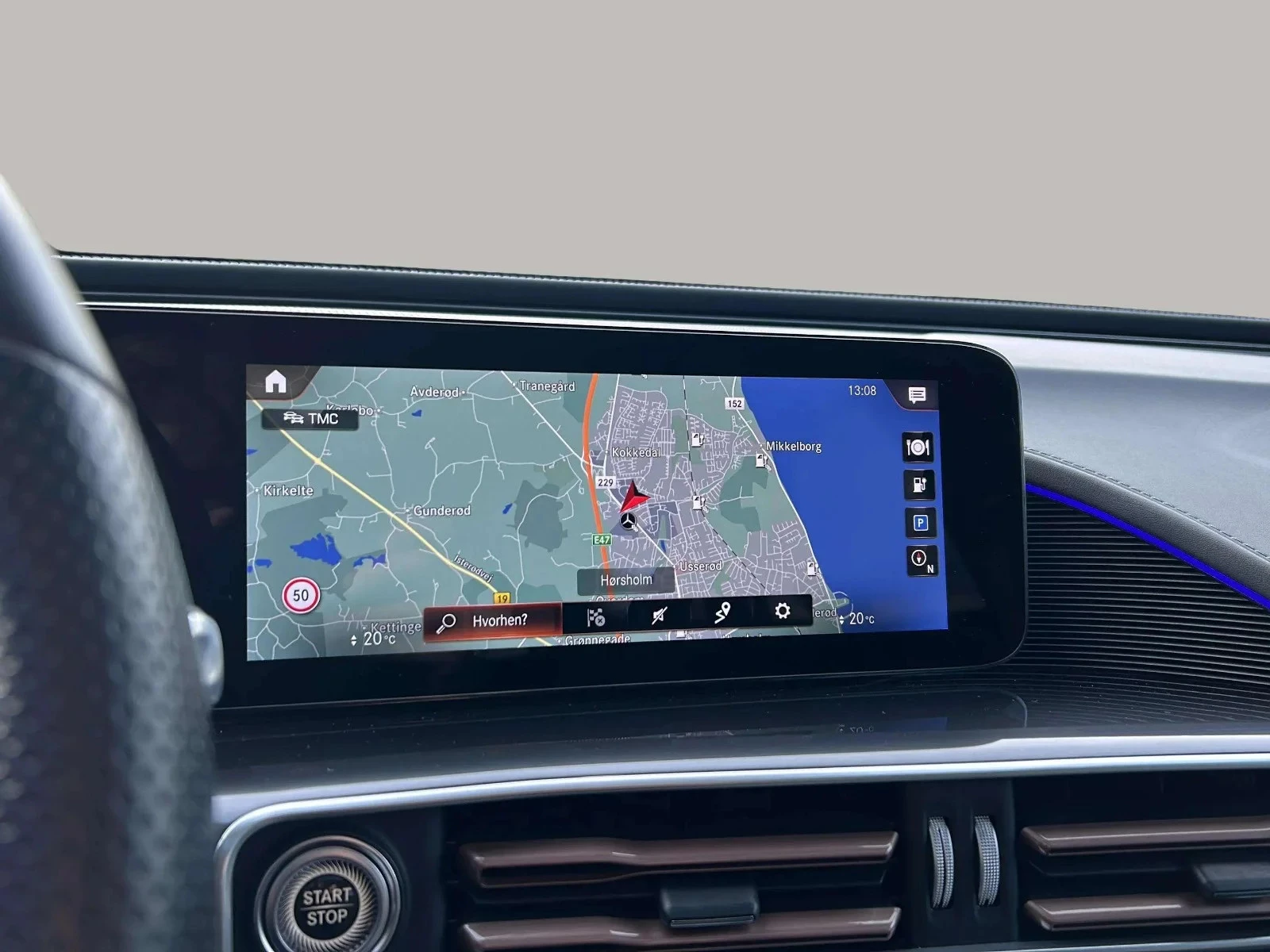 Mercedes-Benz-EQC-image-17