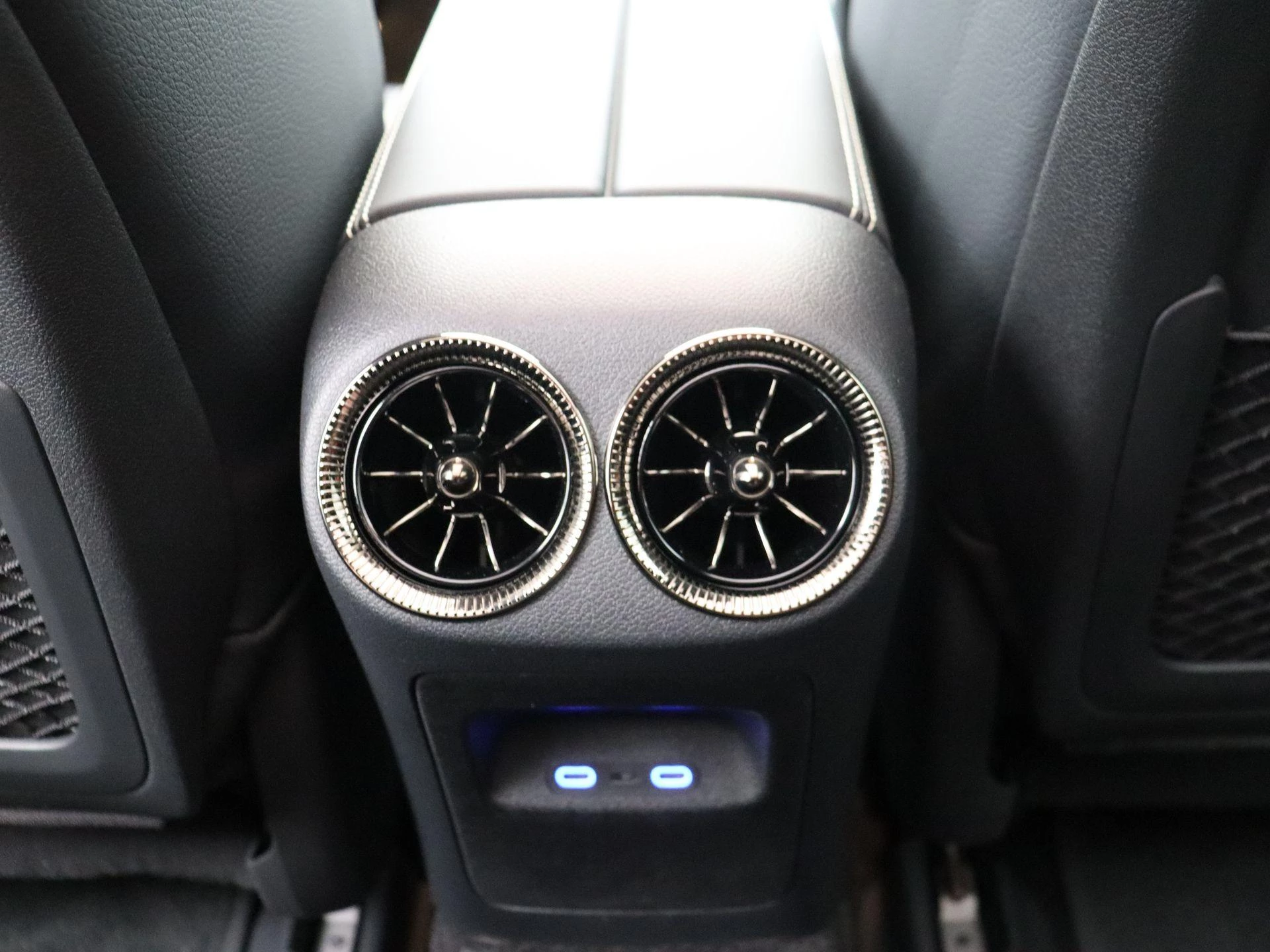 Mercedes-Benz-CLA-image-17