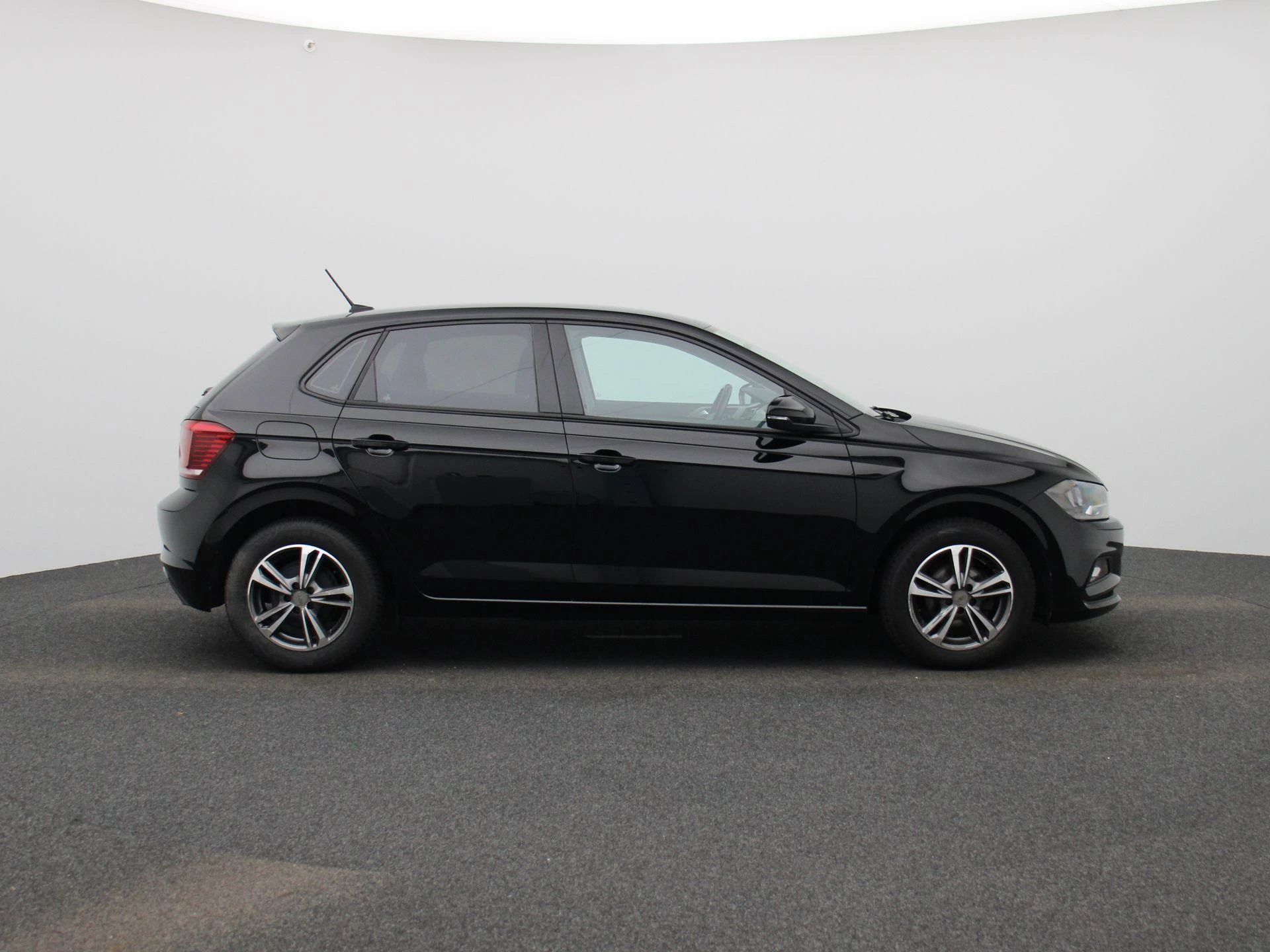 Volkswagen-Polo-image-6
