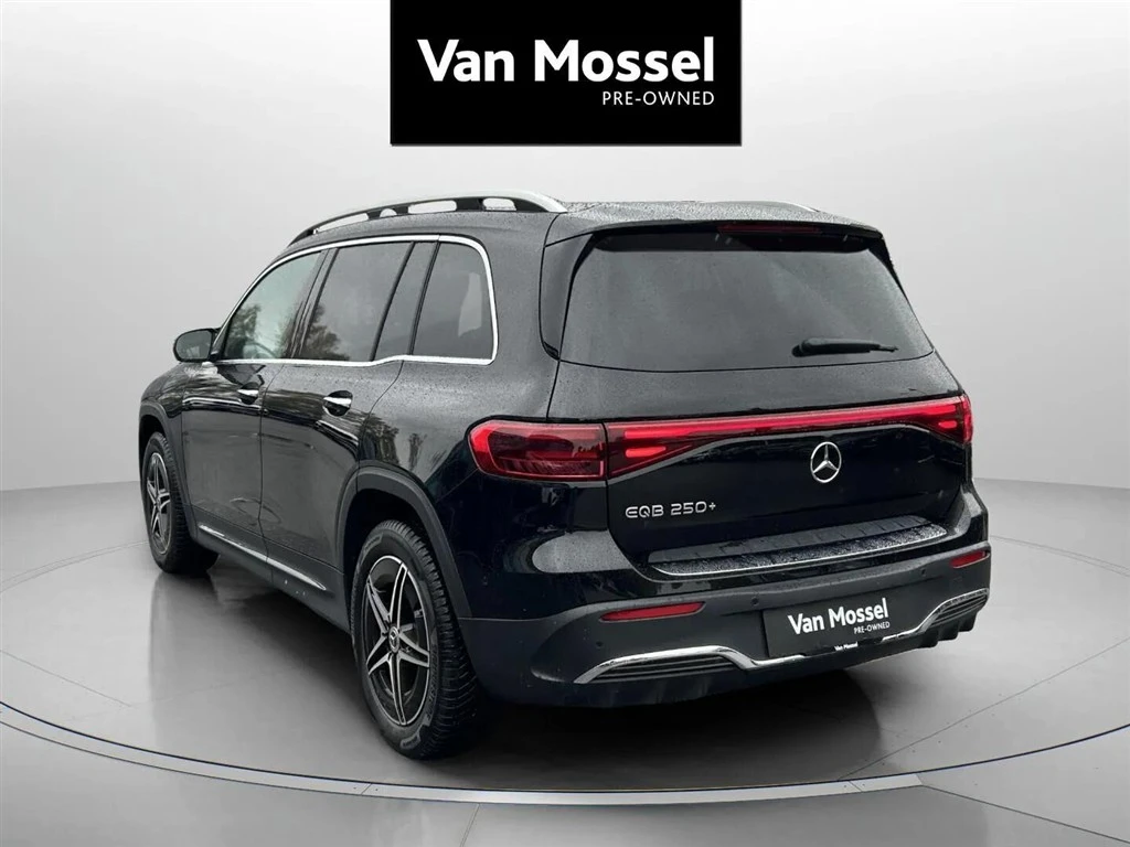 Mercedes-Benz-EQB-image-6